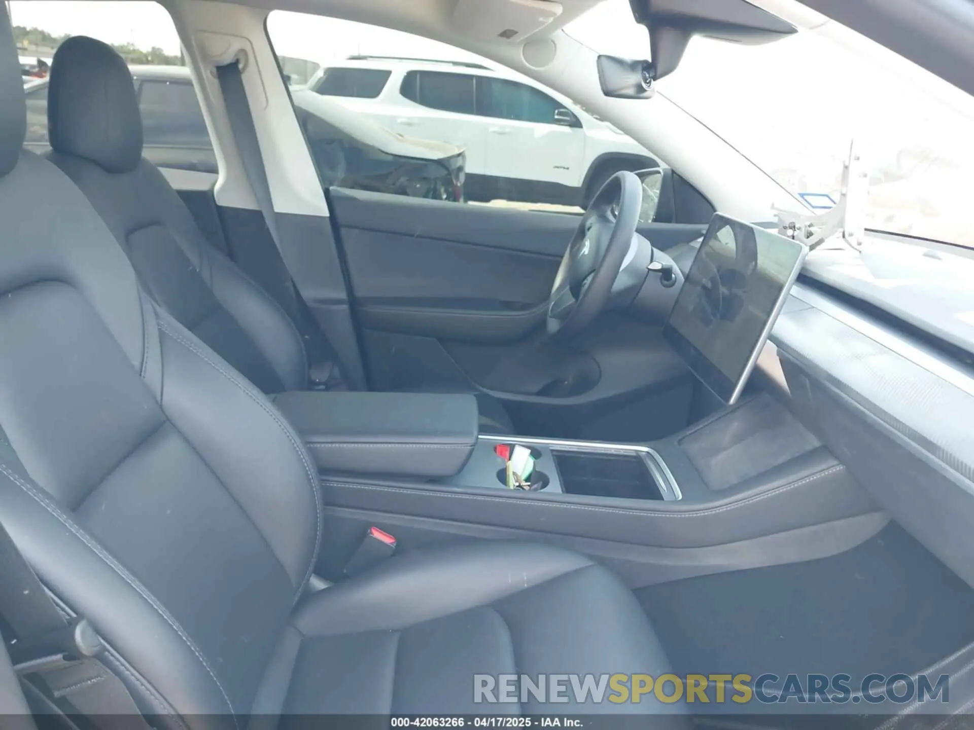 5 fotografías del automóvil dañado 7SAYGDEF1NF508766 TESLA MODEL Y 2022