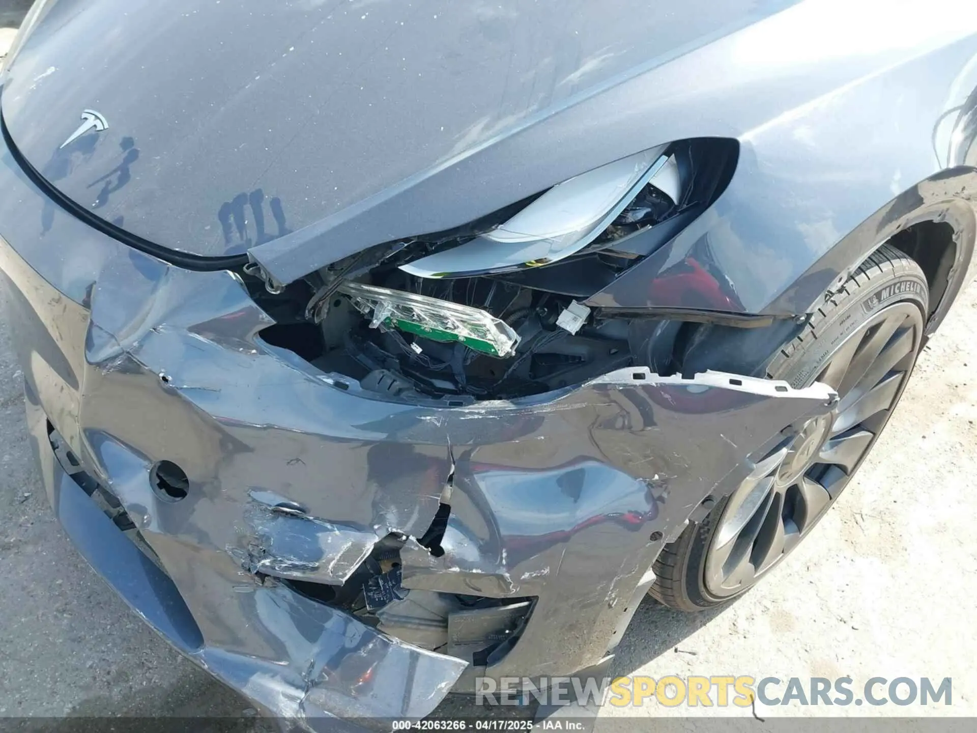 6 fotografías del automóvil dañado 7SAYGDEF1NF508766 TESLA MODEL Y 2022