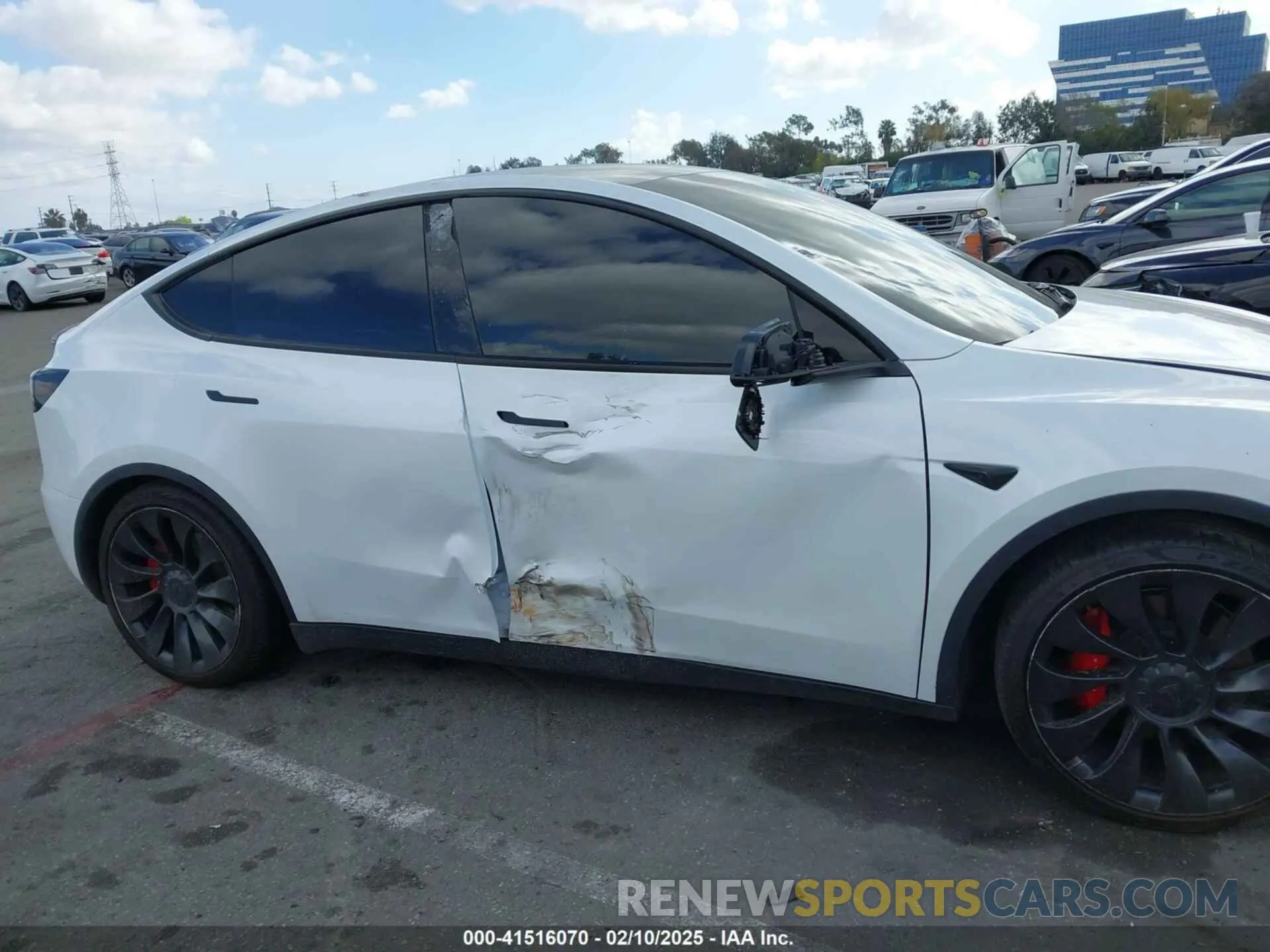 12 fotografías del automóvil dañado 7SAYGDEF1NF559572 TESLA MODEL Y 2022