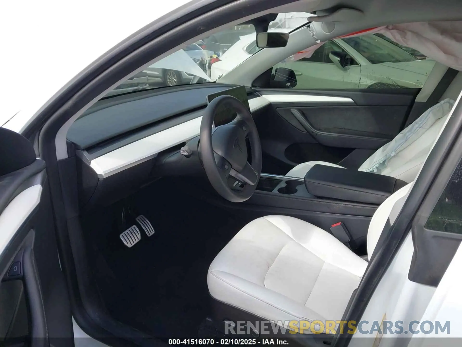 5 fotografías del automóvil dañado 7SAYGDEF1NF559572 TESLA MODEL Y 2022