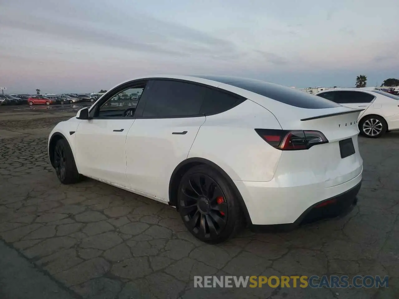 2 fotografías del automóvil dañado 7SAYGDEF2NF388346 TESLA MODEL Y 2022