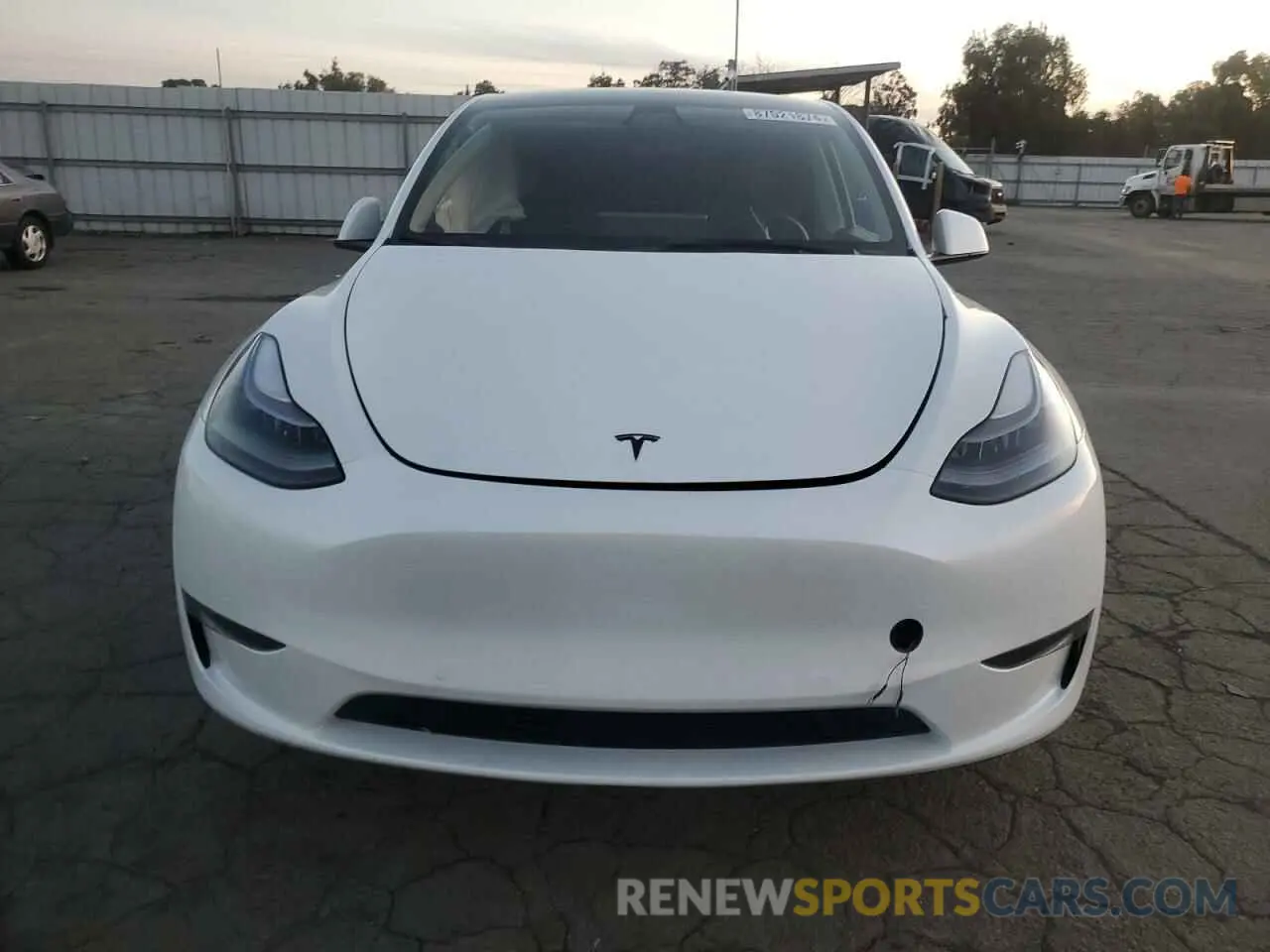 5 fotografías del automóvil dañado 7SAYGDEF2NF388346 TESLA MODEL Y 2022