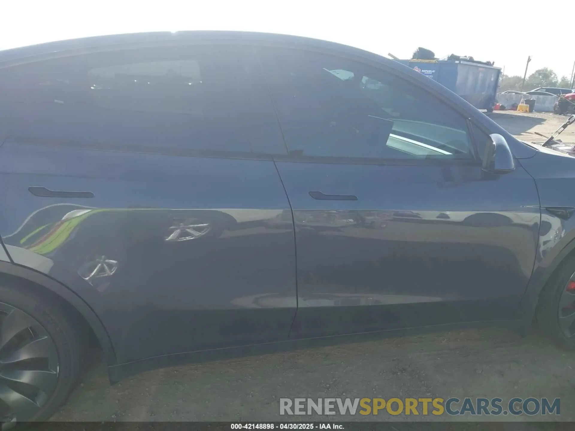 12 fotografías del automóvil dañado 7SAYGDEF2NF543493 TESLA MODEL Y 2022