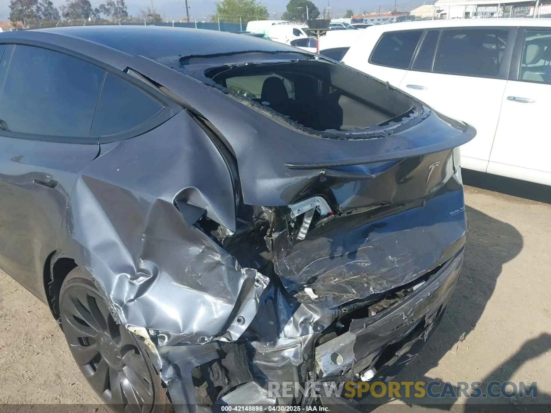 6 fotografías del automóvil dañado 7SAYGDEF2NF543493 TESLA MODEL Y 2022