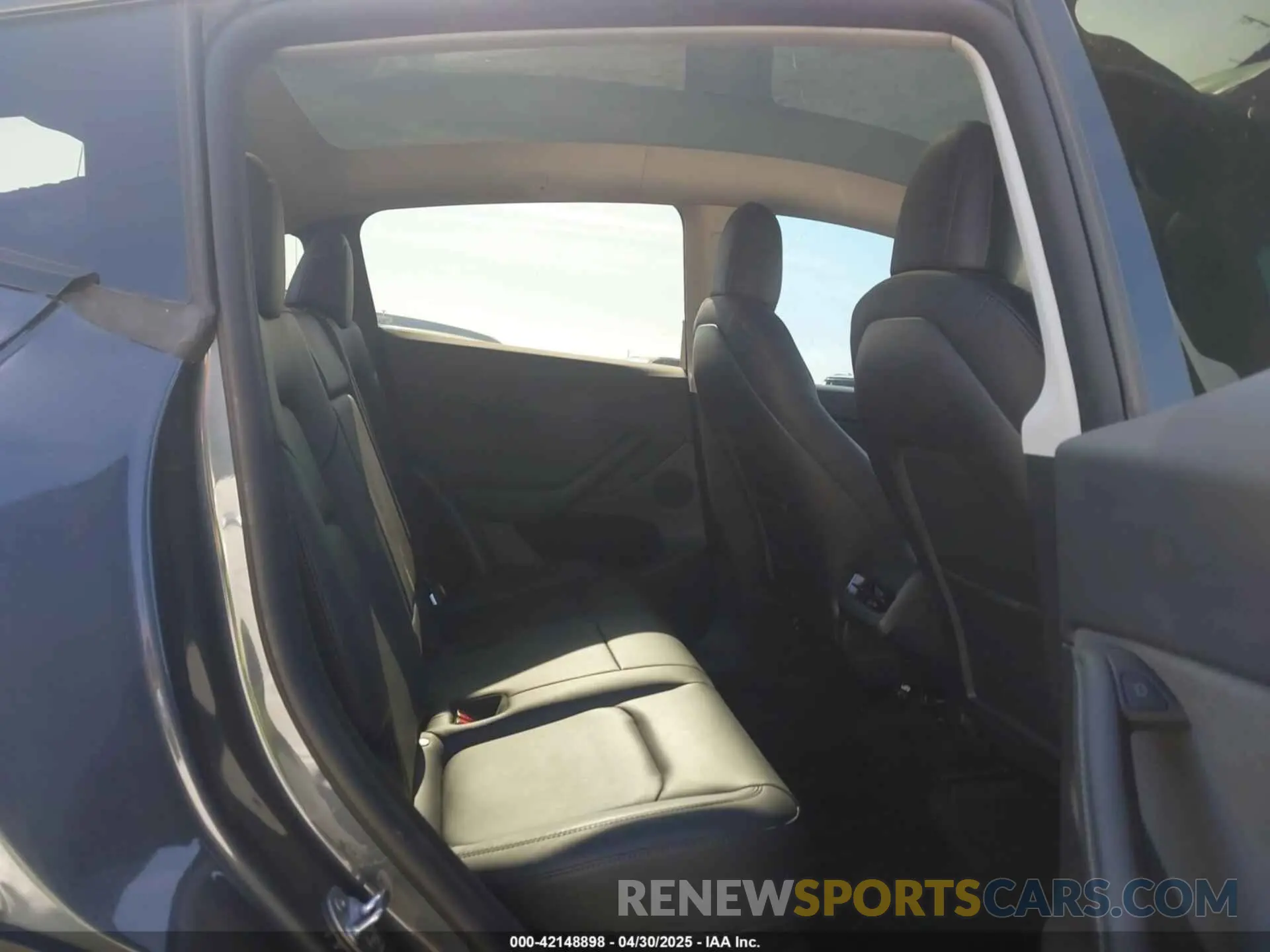 8 fotografías del automóvil dañado 7SAYGDEF2NF543493 TESLA MODEL Y 2022