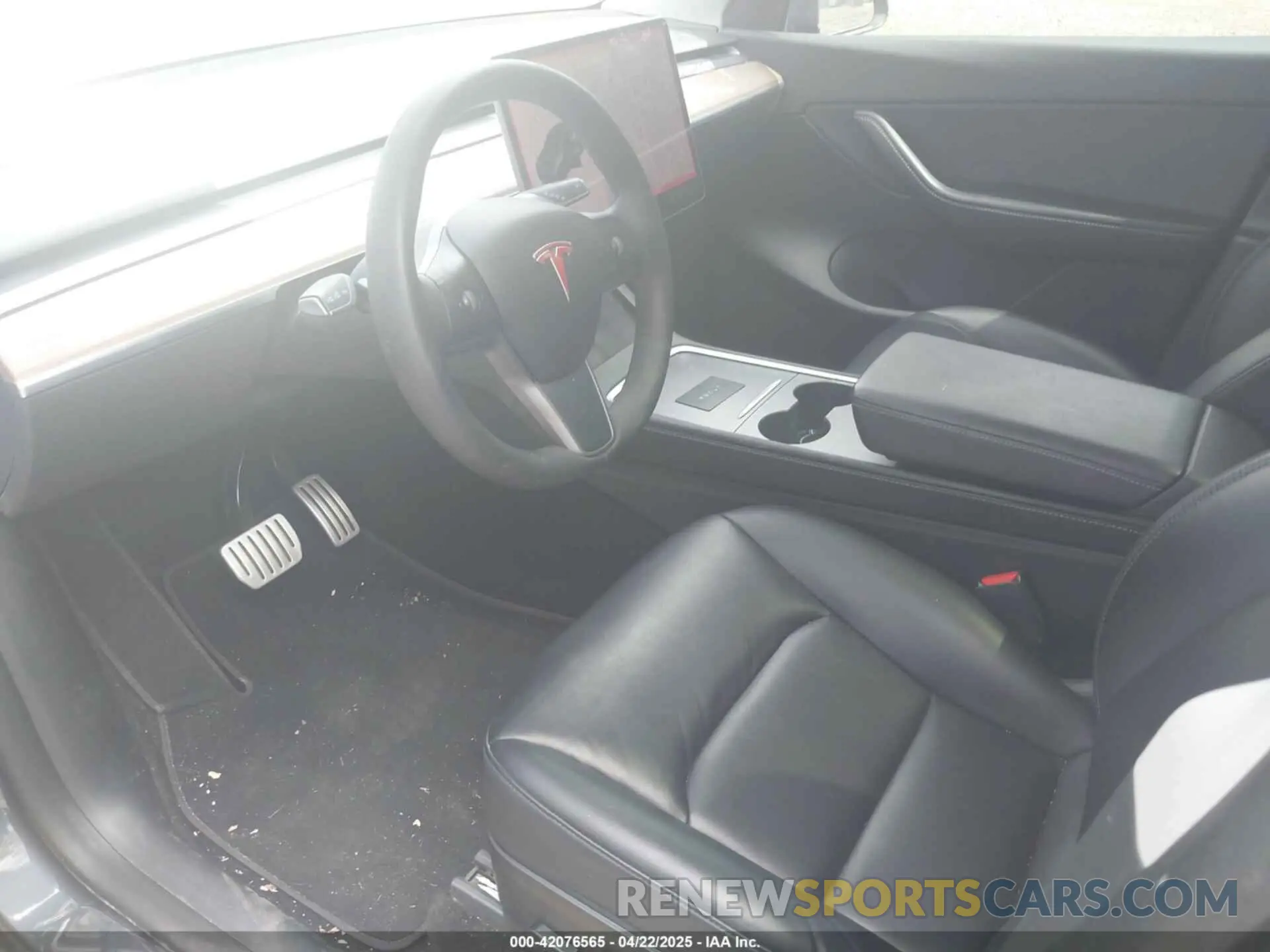 5 fotografías del automóvil dañado 7SAYGDEF3NF324705 TESLA MODEL Y 2022