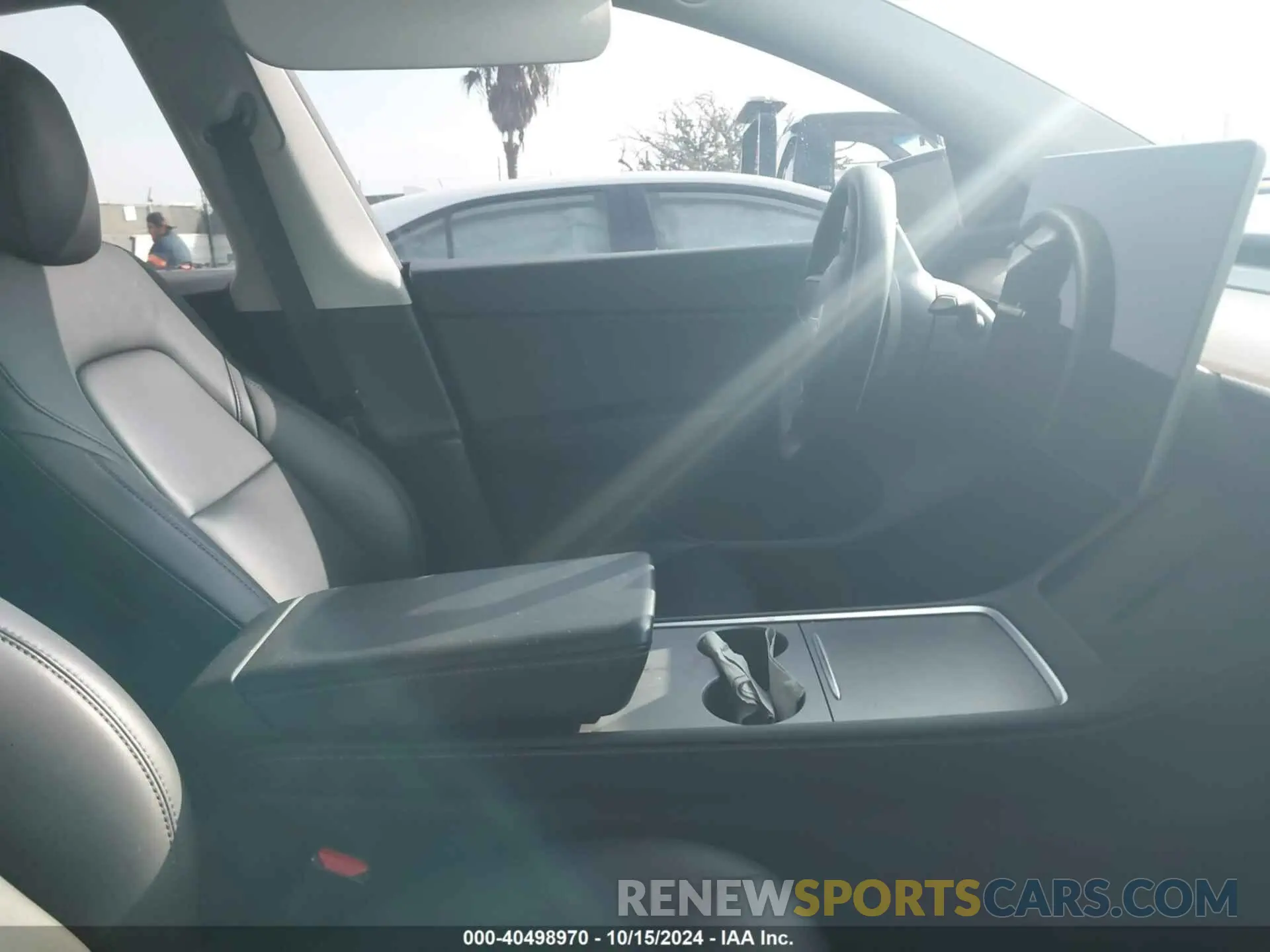 5 fotografías del automóvil dañado 7SAYGDEF3NF336224 TESLA MODEL Y 2022