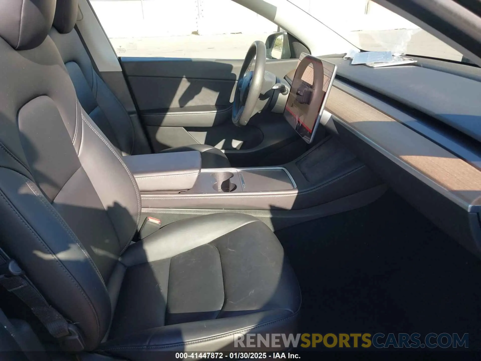5 fotografías del automóvil dañado 7SAYGDEF3NF403775 TESLA MODEL Y 2022