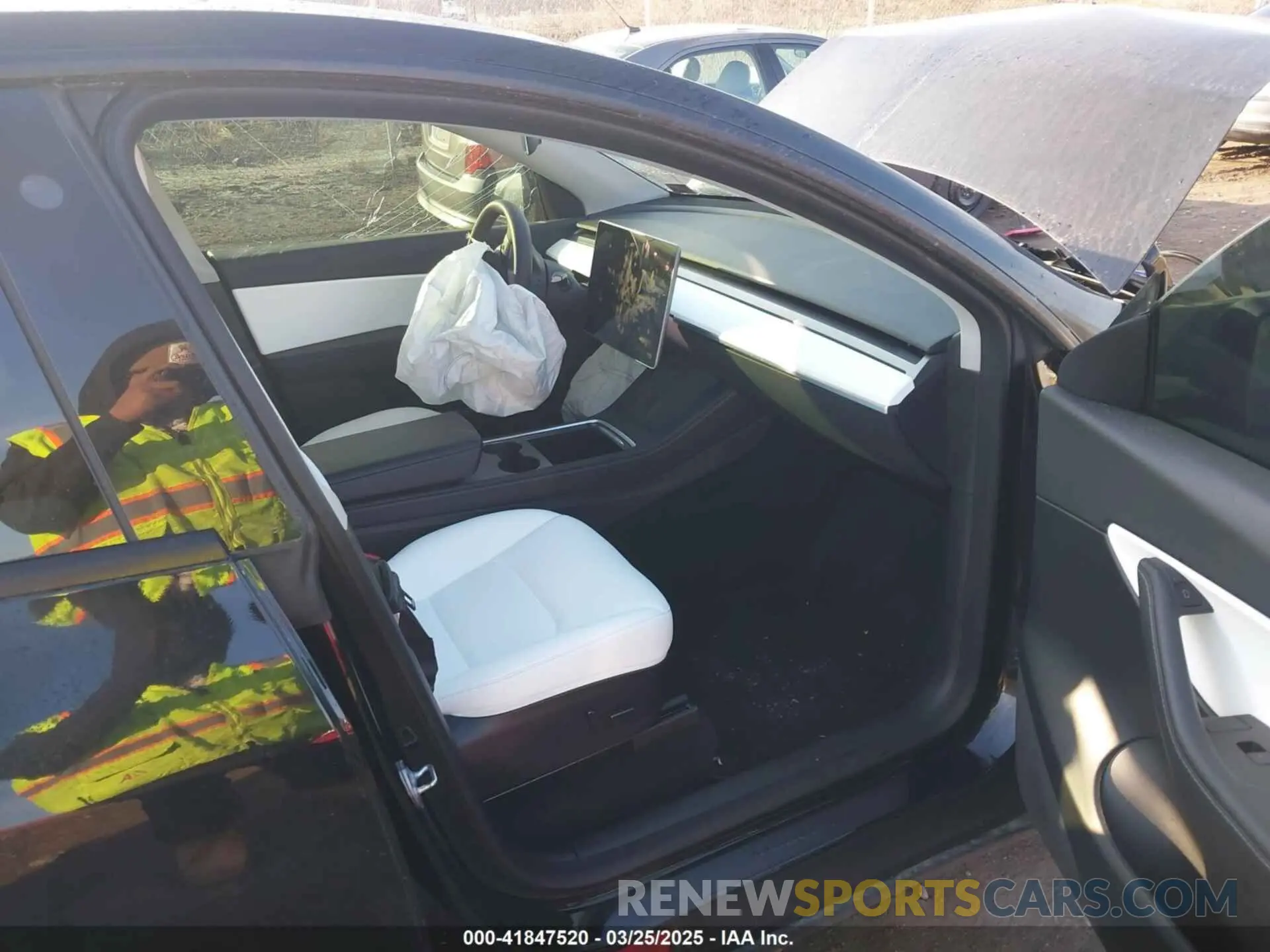 5 fotografías del automóvil dañado 7SAYGDEF3NF486365 TESLA MODEL Y 2022