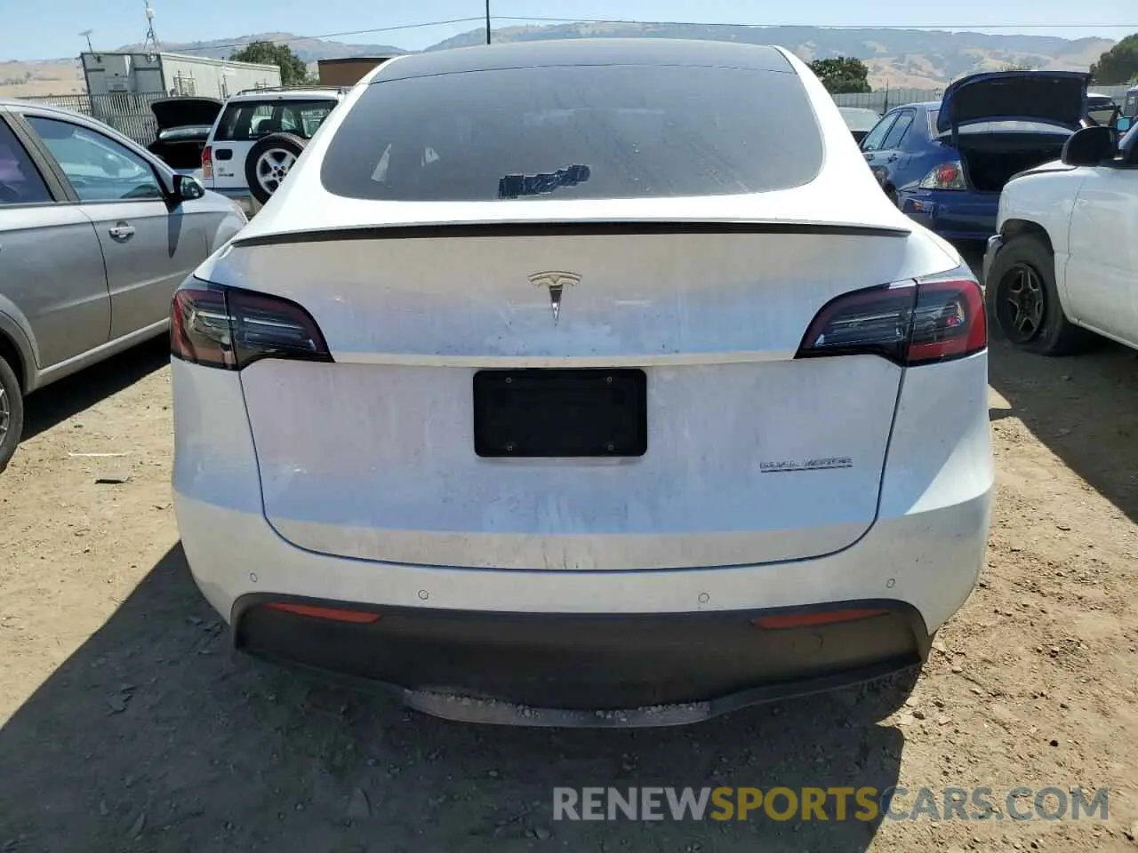 6 fotografías del automóvil dañado 7SAYGDEF3NF486656 TESLA MODEL Y 2022