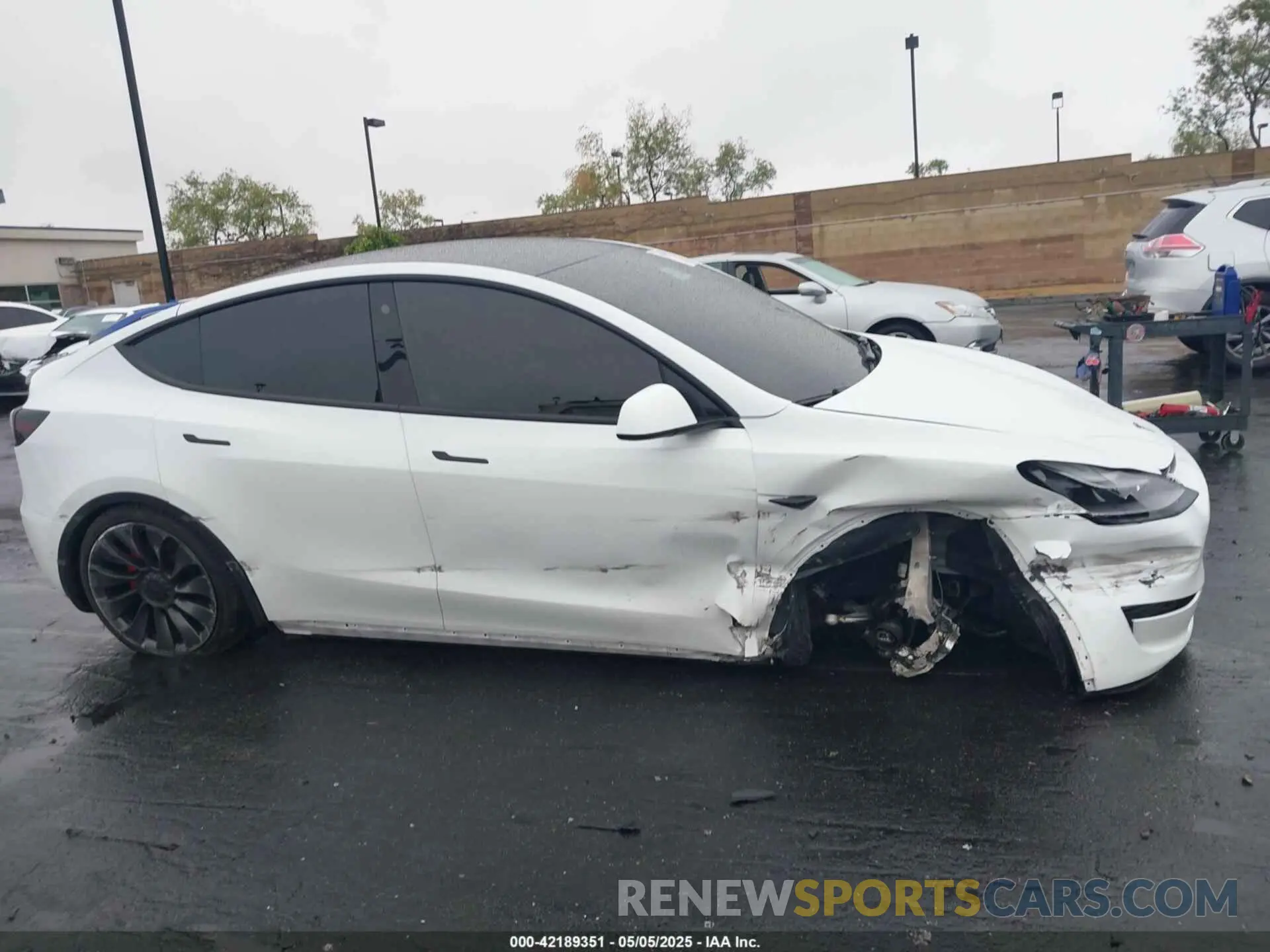 13 fotografías del automóvil dañado 7SAYGDEF4NF411416 TESLA MODEL Y 2022