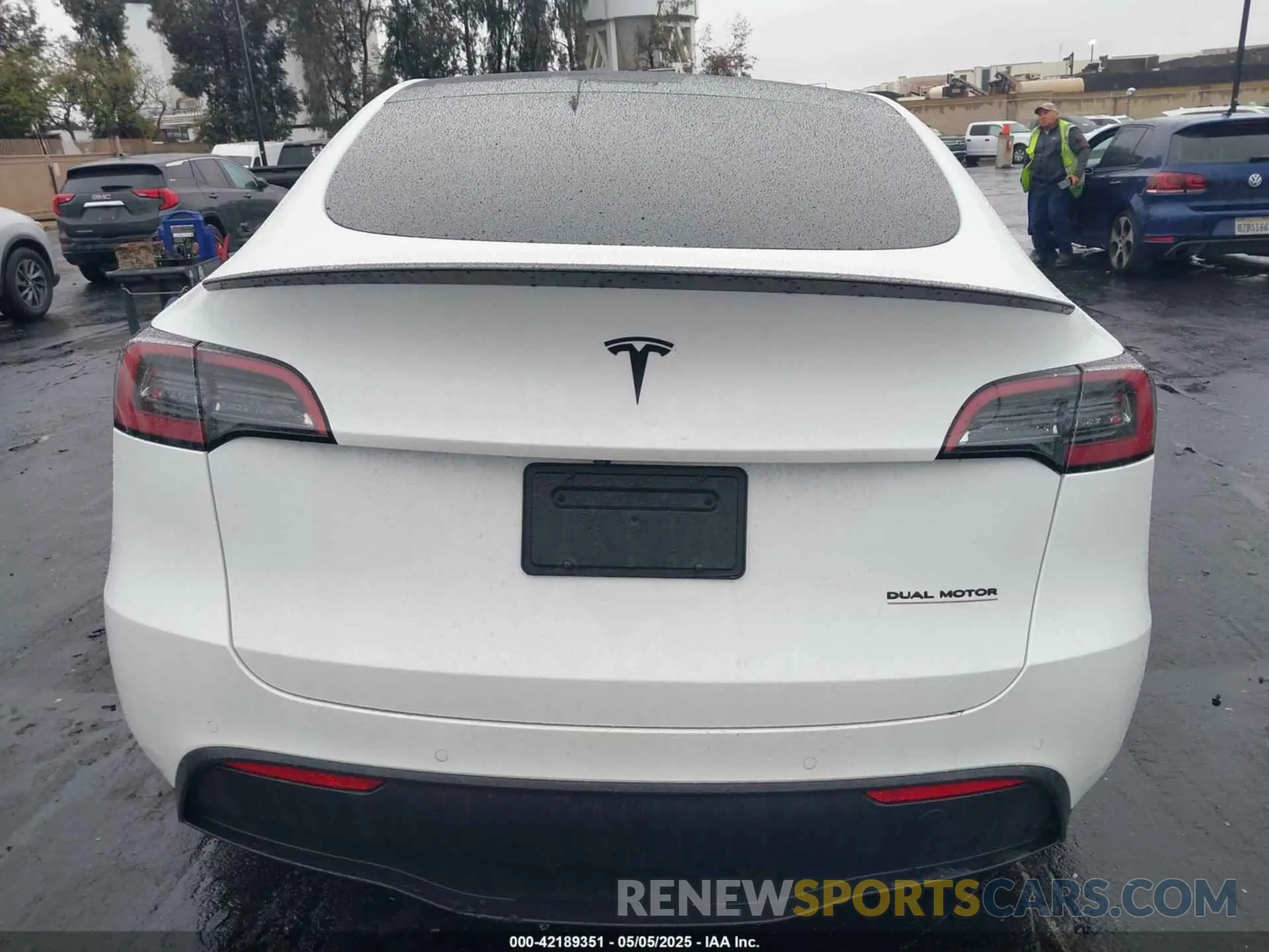 16 fotografías del automóvil dañado 7SAYGDEF4NF411416 TESLA MODEL Y 2022