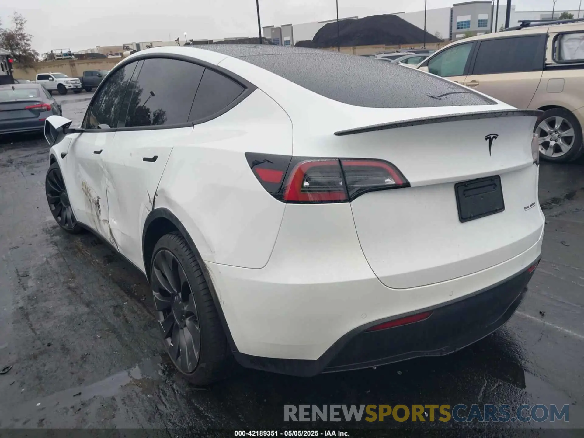 3 fotografías del automóvil dañado 7SAYGDEF4NF411416 TESLA MODEL Y 2022