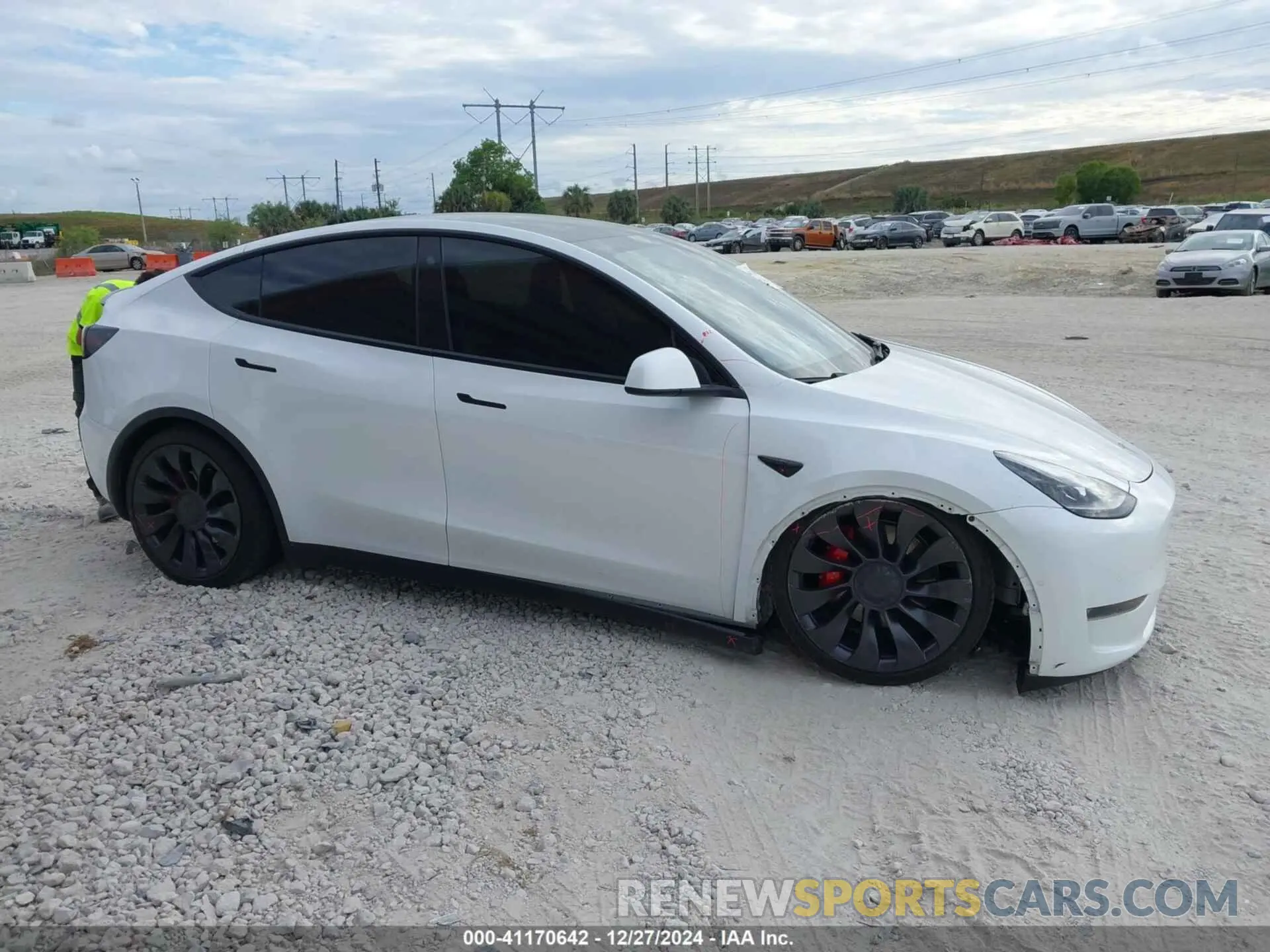 13 fotografías del automóvil dañado 7SAYGDEF5NF379205 TESLA MODEL Y 2022
