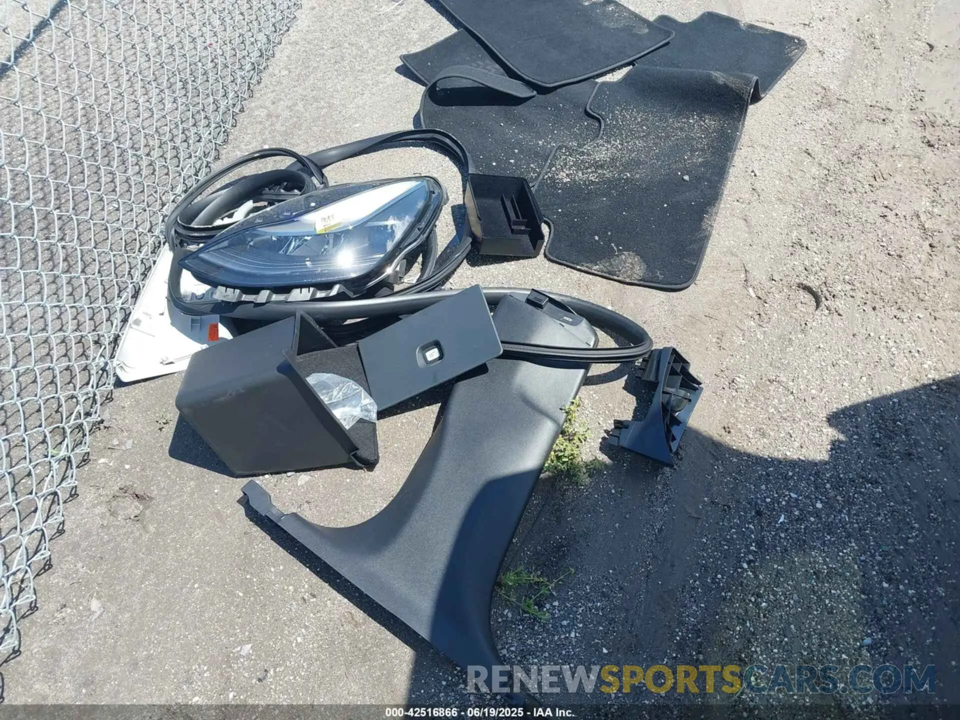 11 fotografías del automóvil dañado 7SAYGDEF5NF383111 TESLA MODEL Y 2022