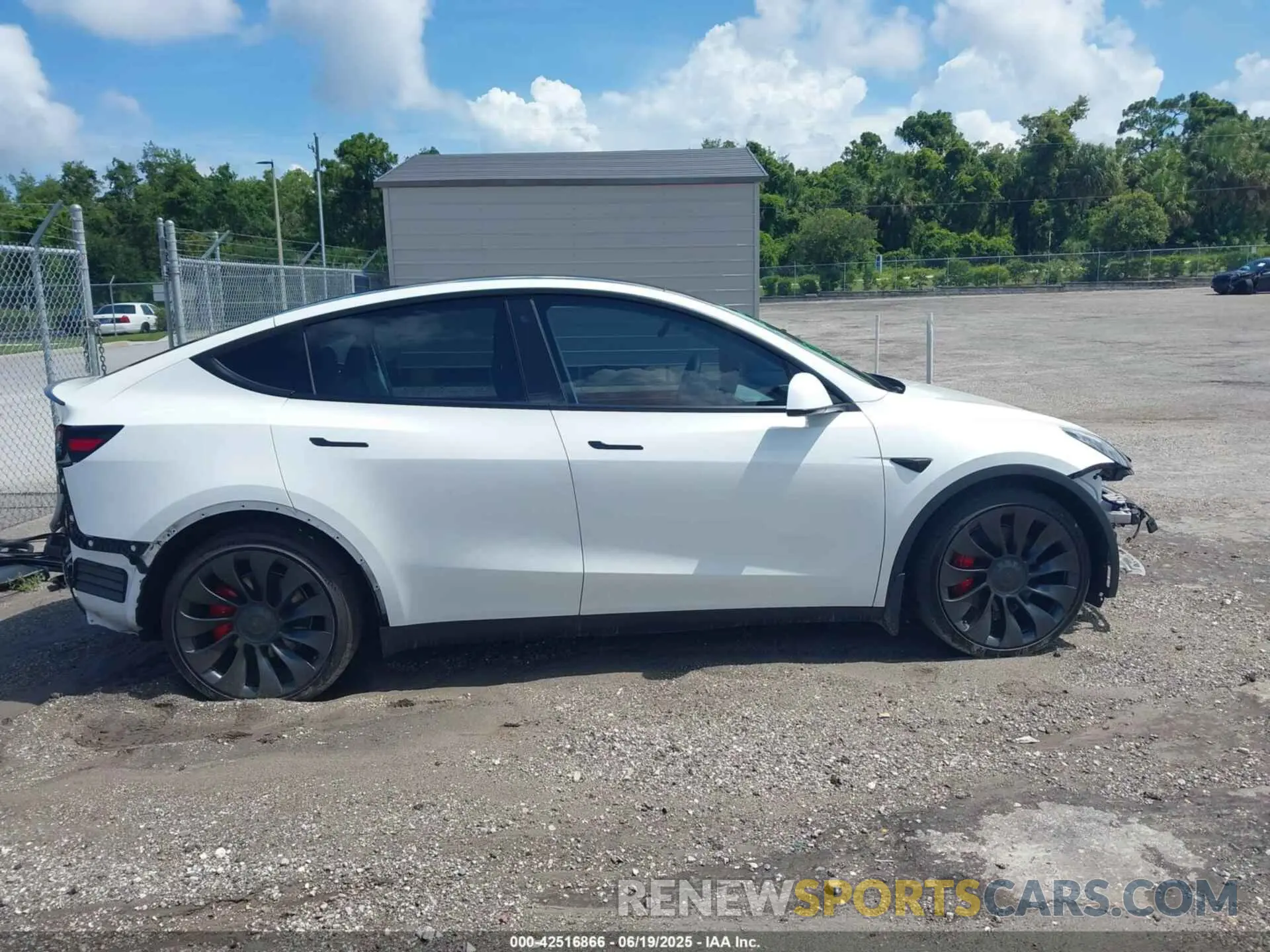 13 fotografías del automóvil dañado 7SAYGDEF5NF383111 TESLA MODEL Y 2022