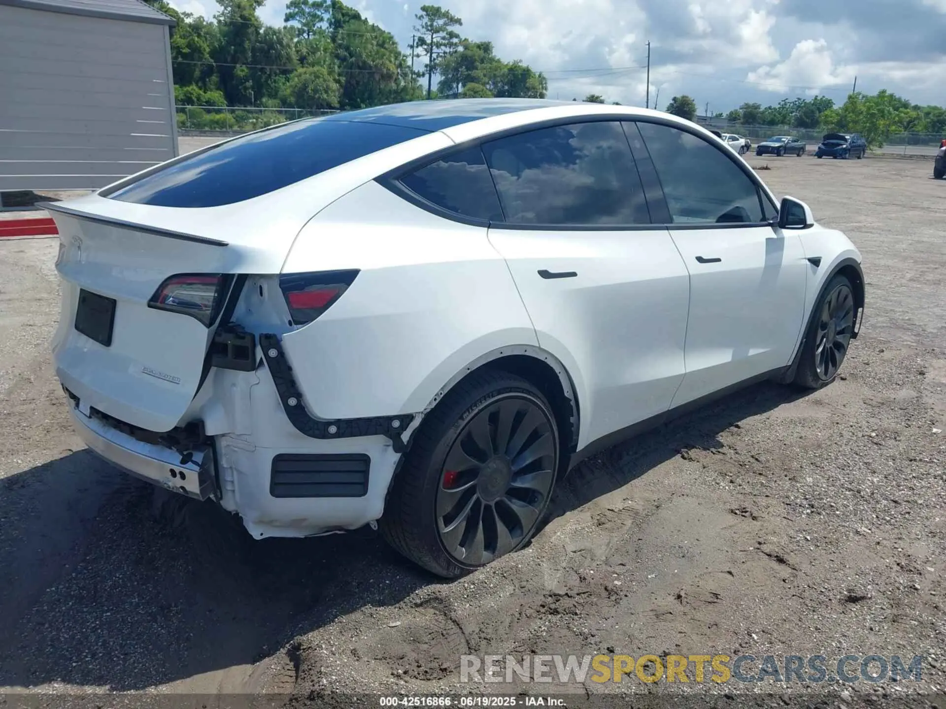 4 fotografías del automóvil dañado 7SAYGDEF5NF383111 TESLA MODEL Y 2022