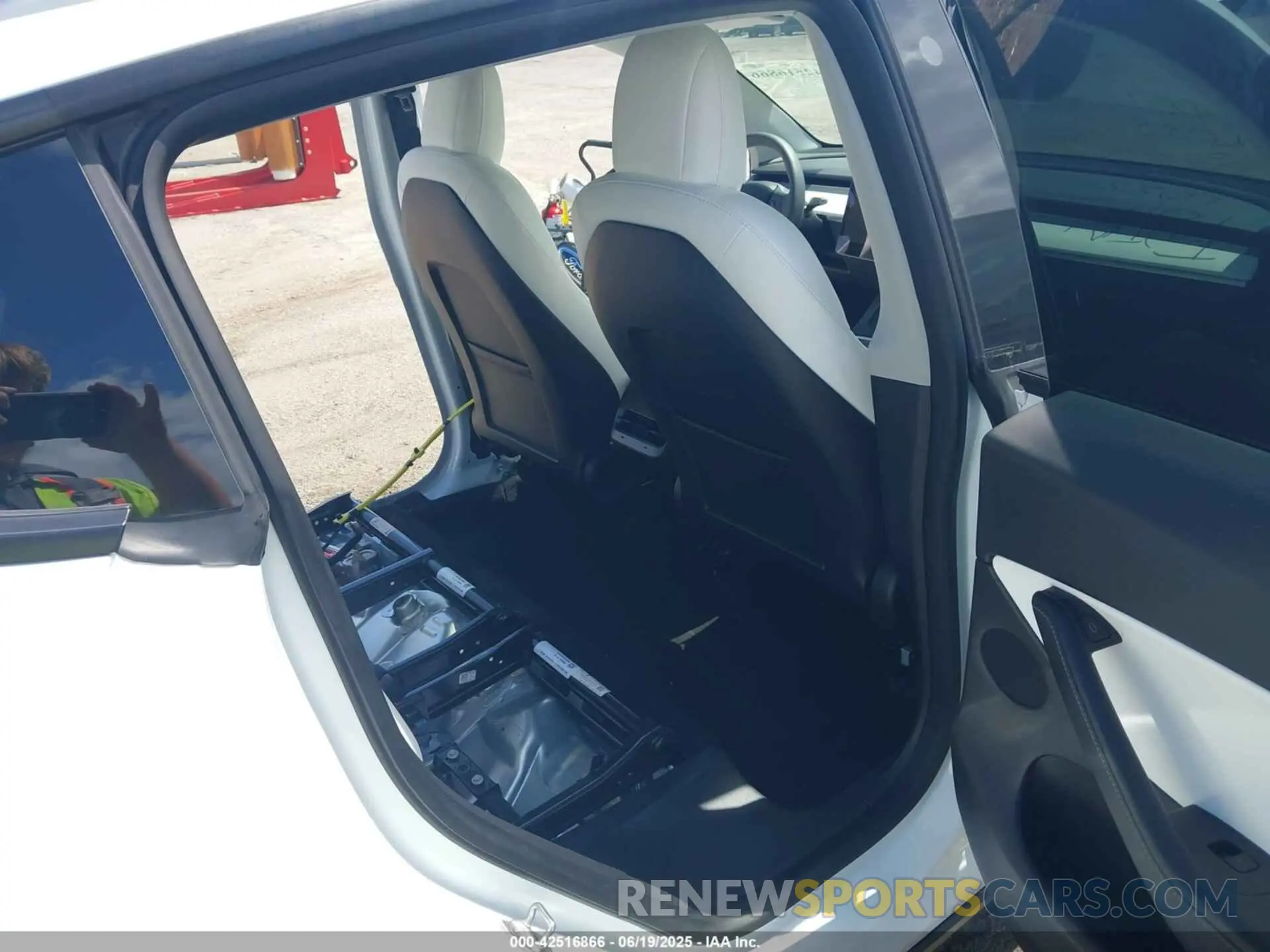 8 fotografías del automóvil dañado 7SAYGDEF5NF383111 TESLA MODEL Y 2022