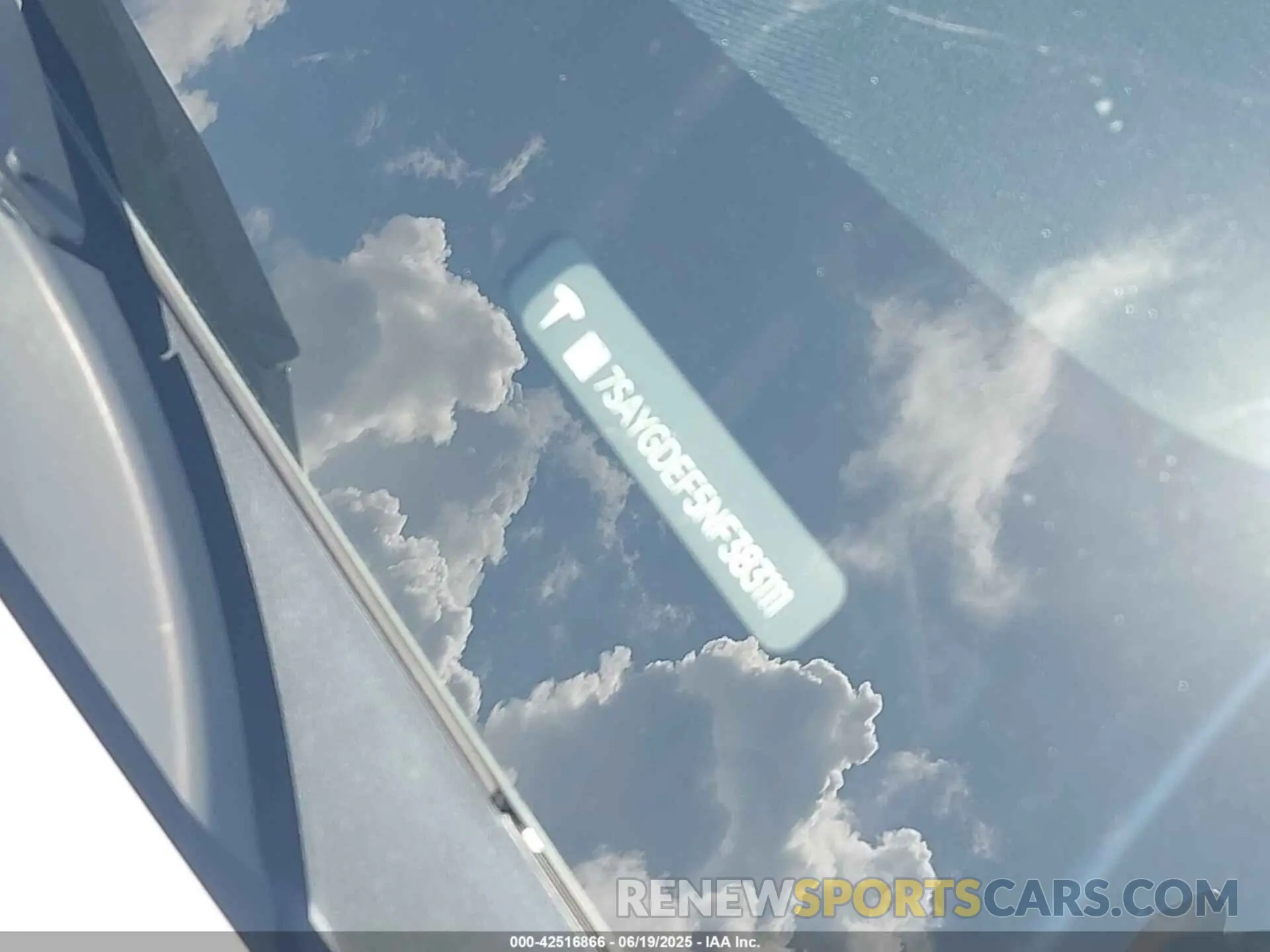 9 fotografías del automóvil dañado 7SAYGDEF5NF383111 TESLA MODEL Y 2022