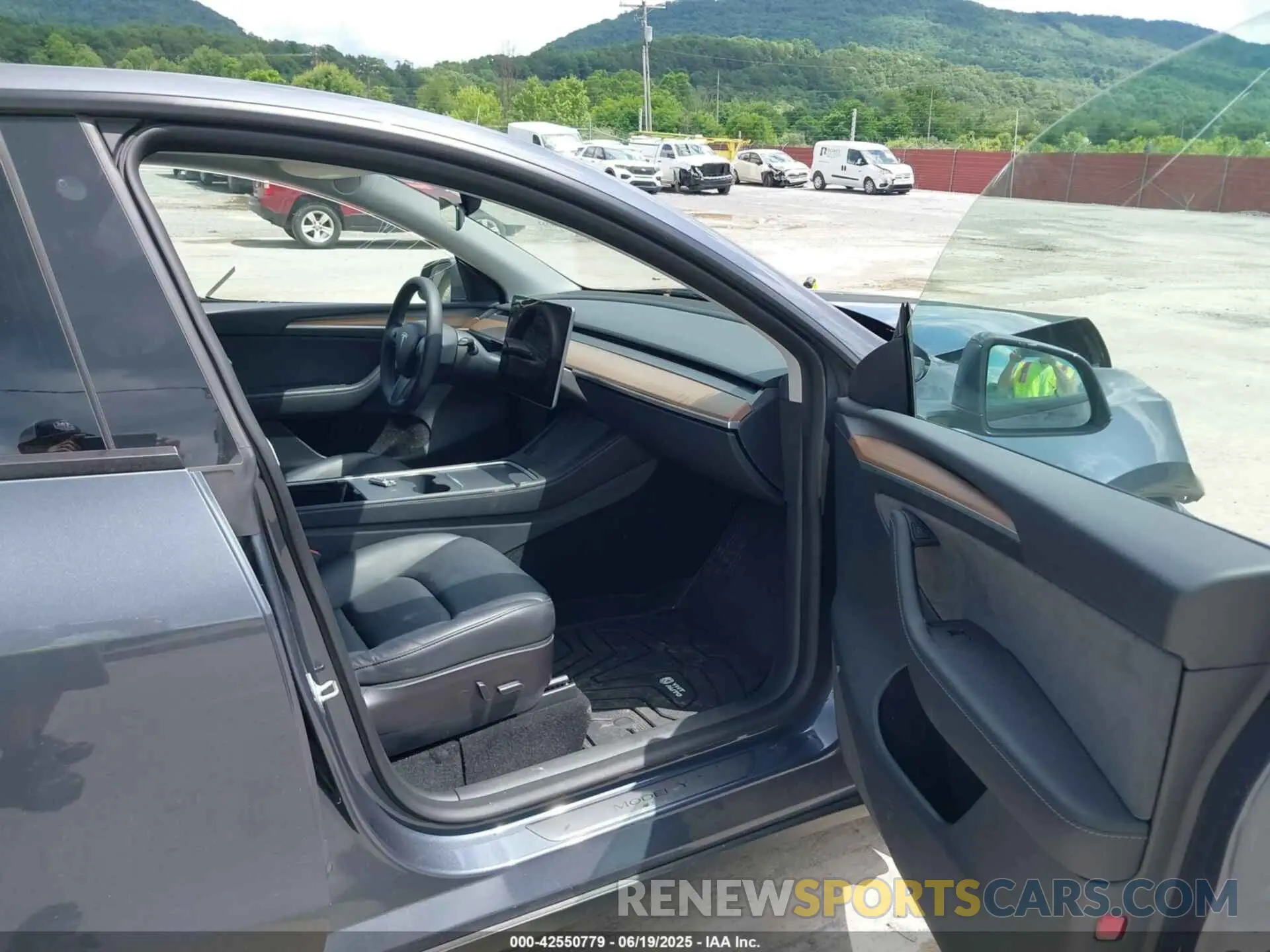 5 fotografías del automóvil dañado 7SAYGDEF5NF534867 TESLA MODEL Y 2022
