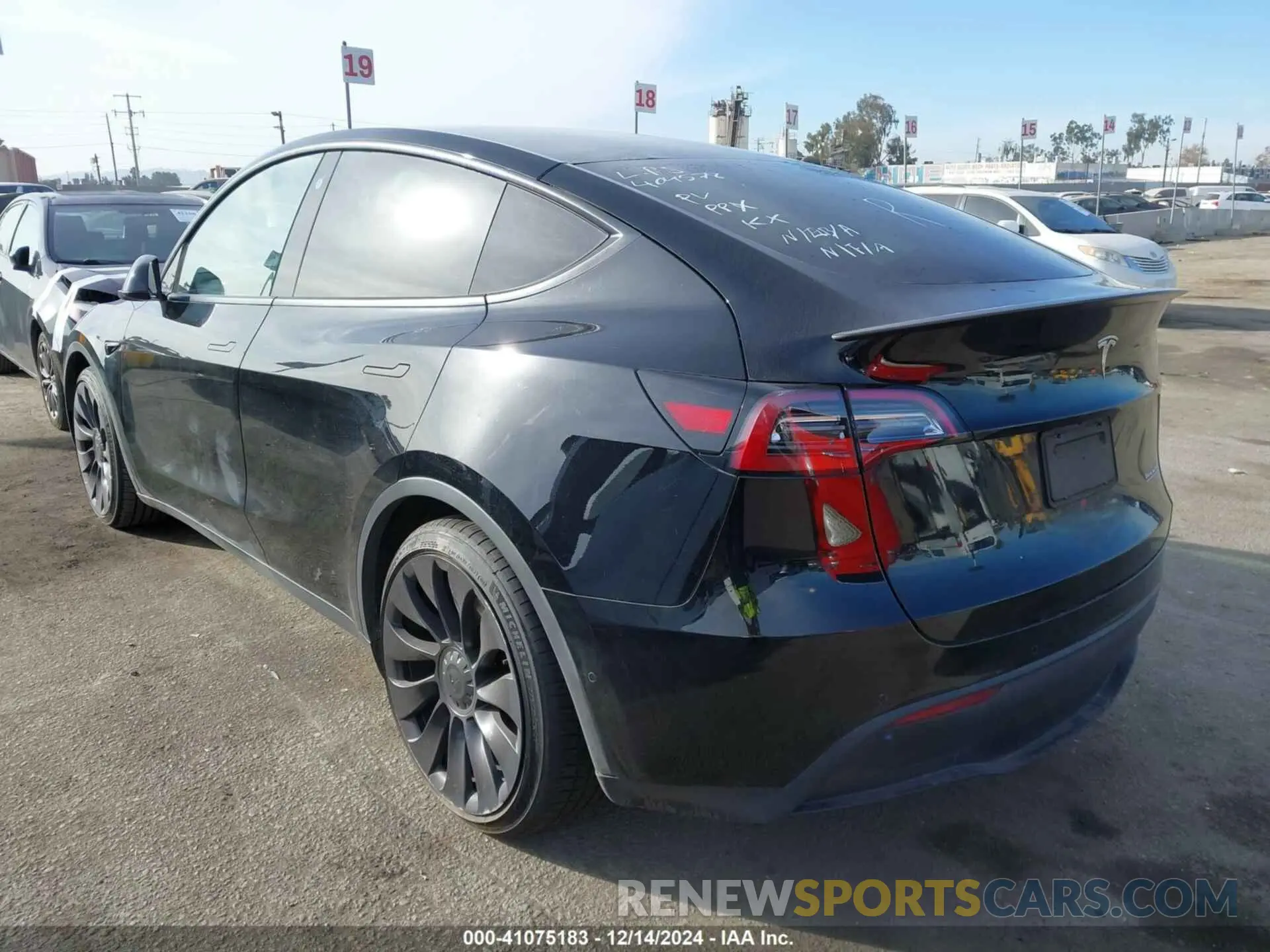 3 fotografías del automóvil dañado 7SAYGDEF6NF404578 TESLA MODEL Y 2022
