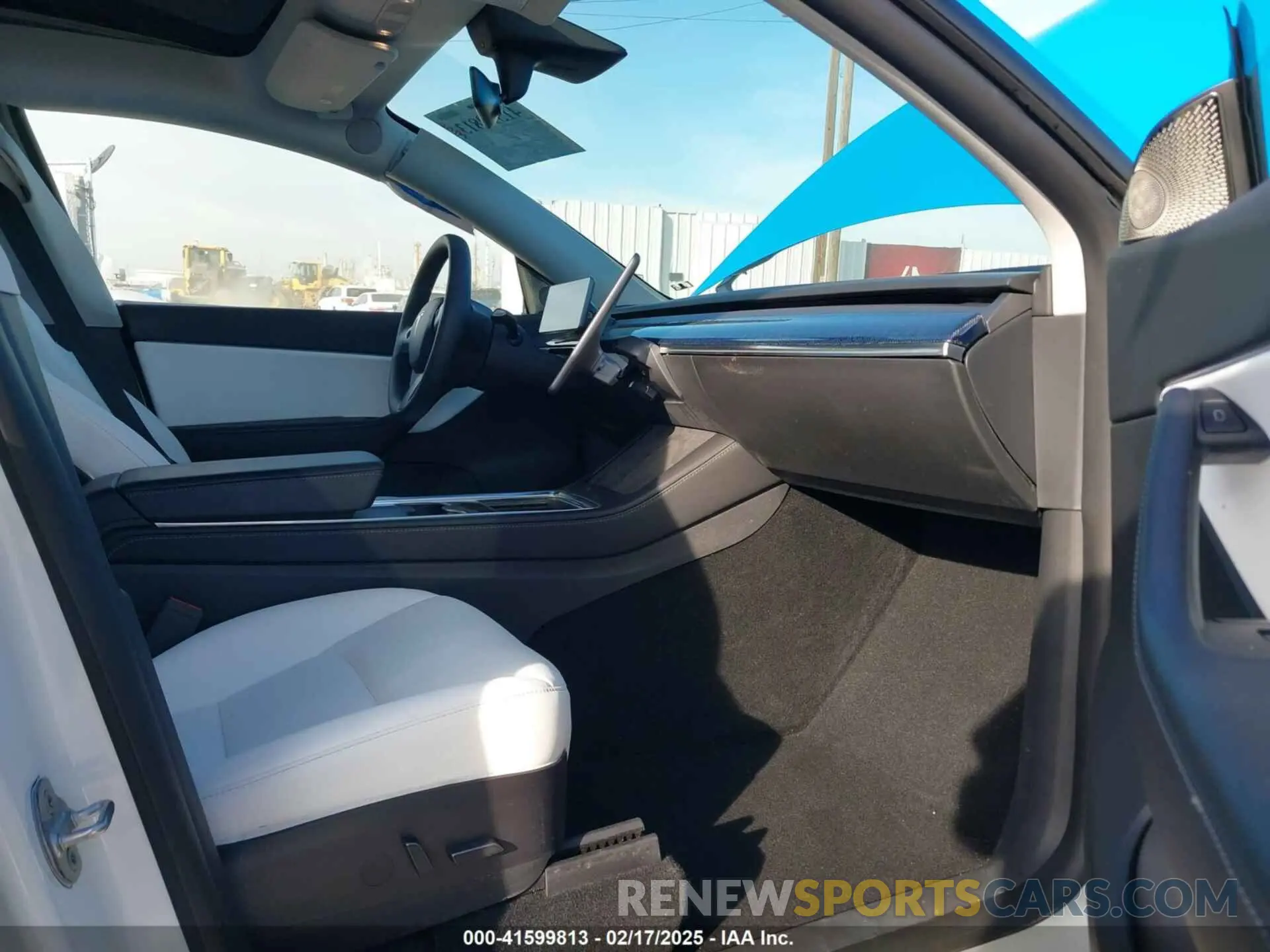5 fotografías del automóvil dañado 7SAYGDEF6NF406766 TESLA MODEL Y 2022