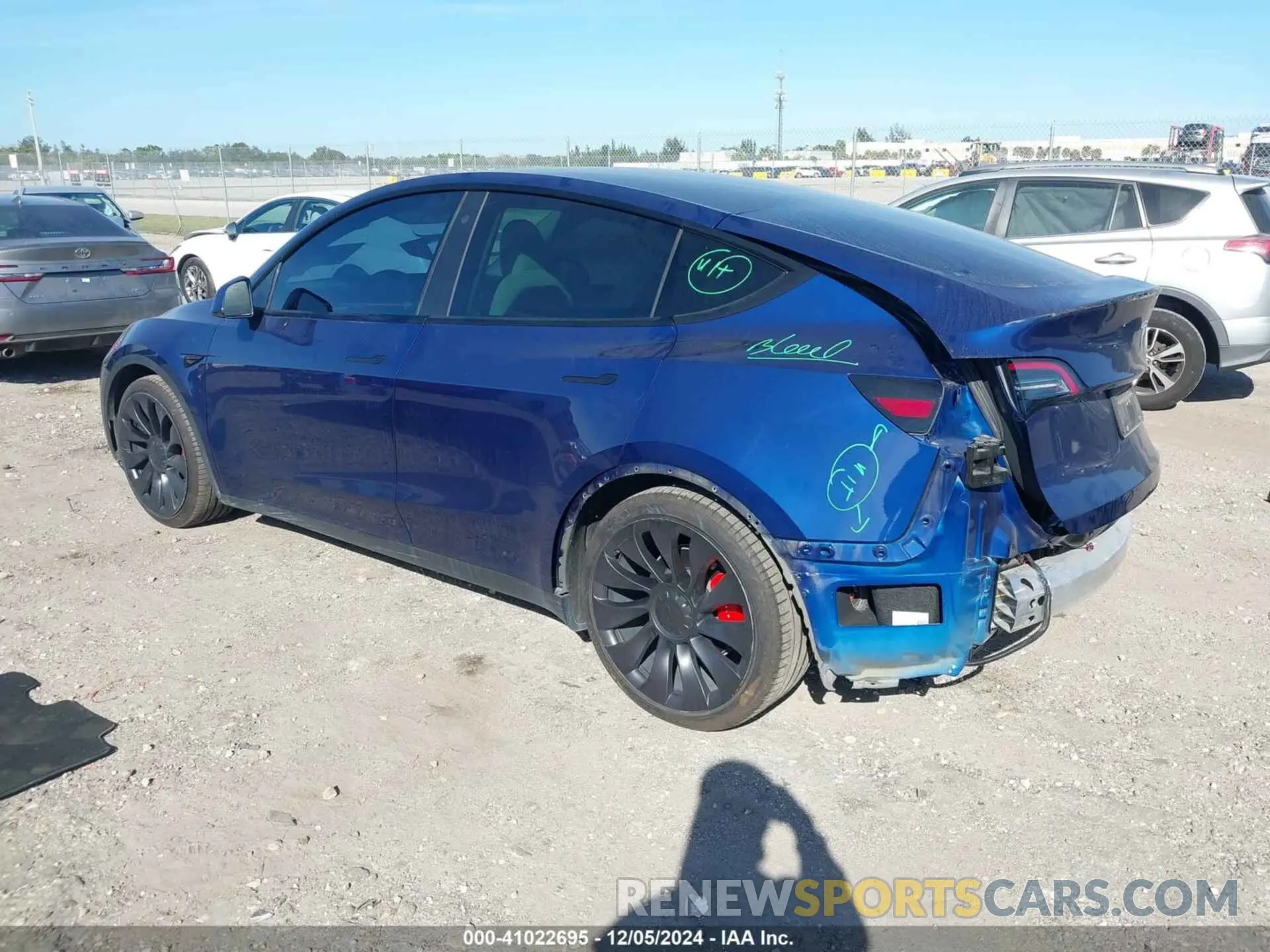 3 fotografías del automóvil dañado 7SAYGDEF6NF438259 TESLA MODEL Y 2022
