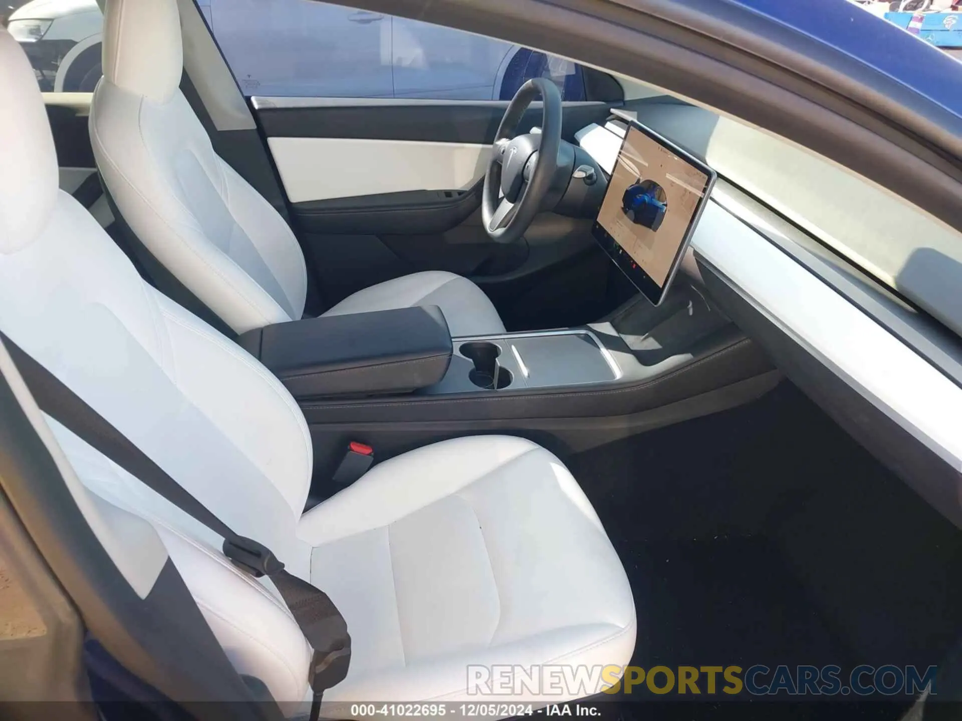 5 fotografías del automóvil dañado 7SAYGDEF6NF438259 TESLA MODEL Y 2022