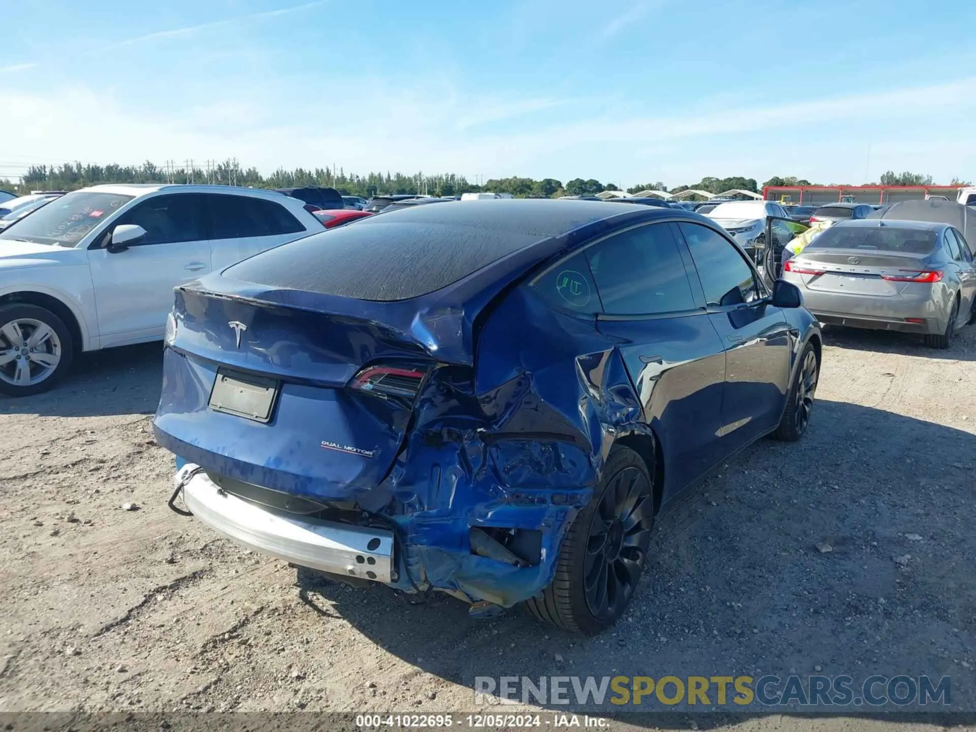 6 fotografías del automóvil dañado 7SAYGDEF6NF438259 TESLA MODEL Y 2022
