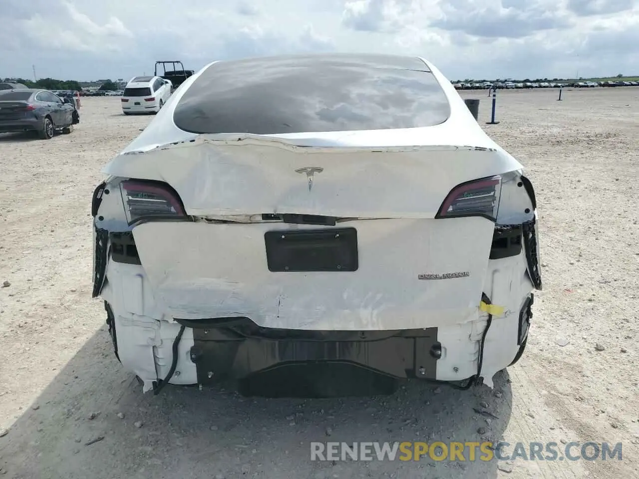 6 fotografías del automóvil dañado 7SAYGDEF6NF540029 TESLA MODEL Y 2022