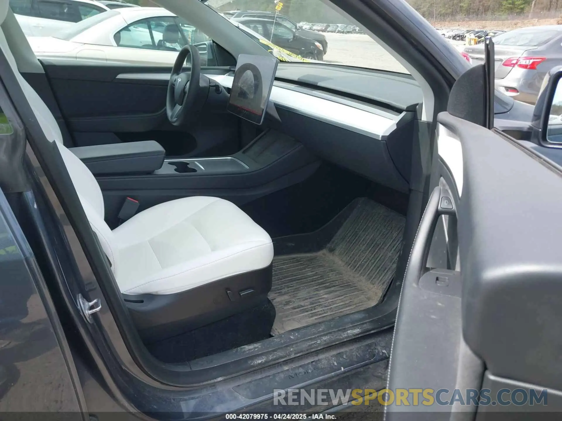 5 fotografías del automóvil dañado 7SAYGDEF6NF558028 TESLA MODEL Y 2022