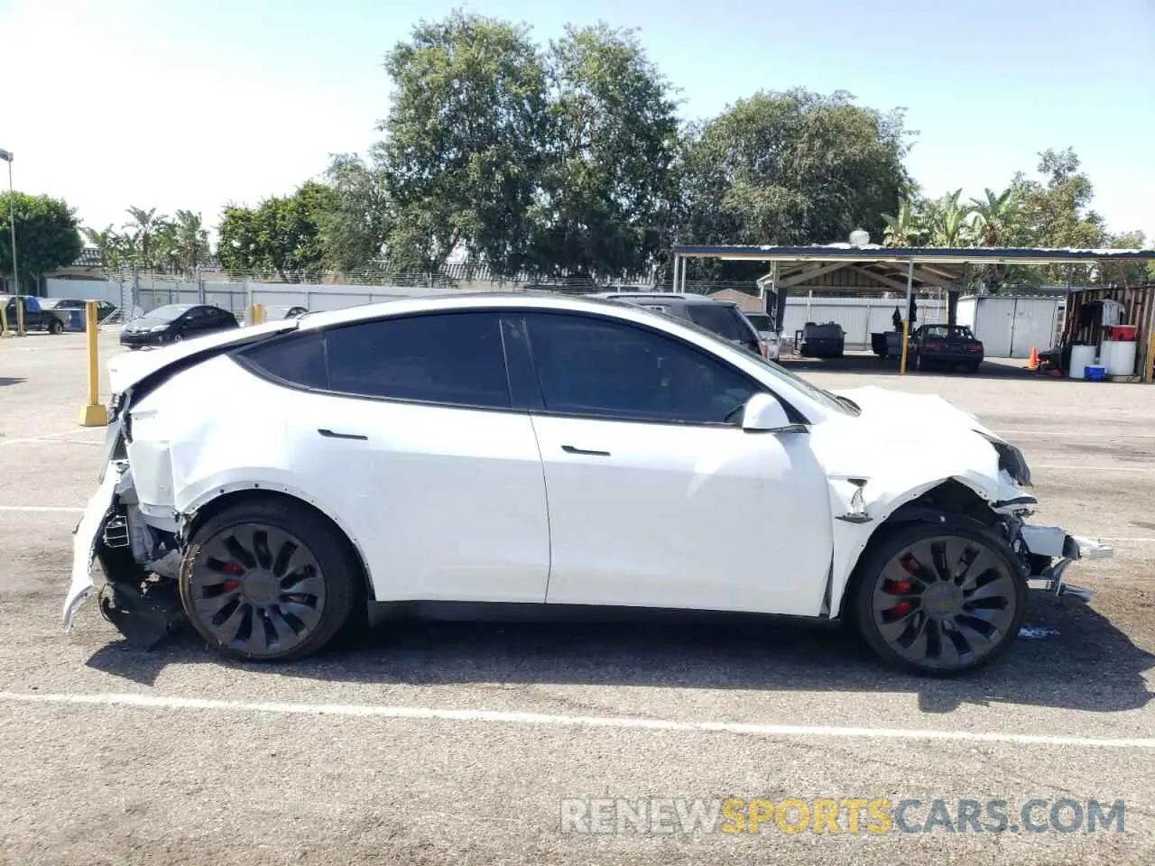 9 fotografías del automóvil dañado 7SAYGDEF7NF406632 TESLA MODEL Y 2022