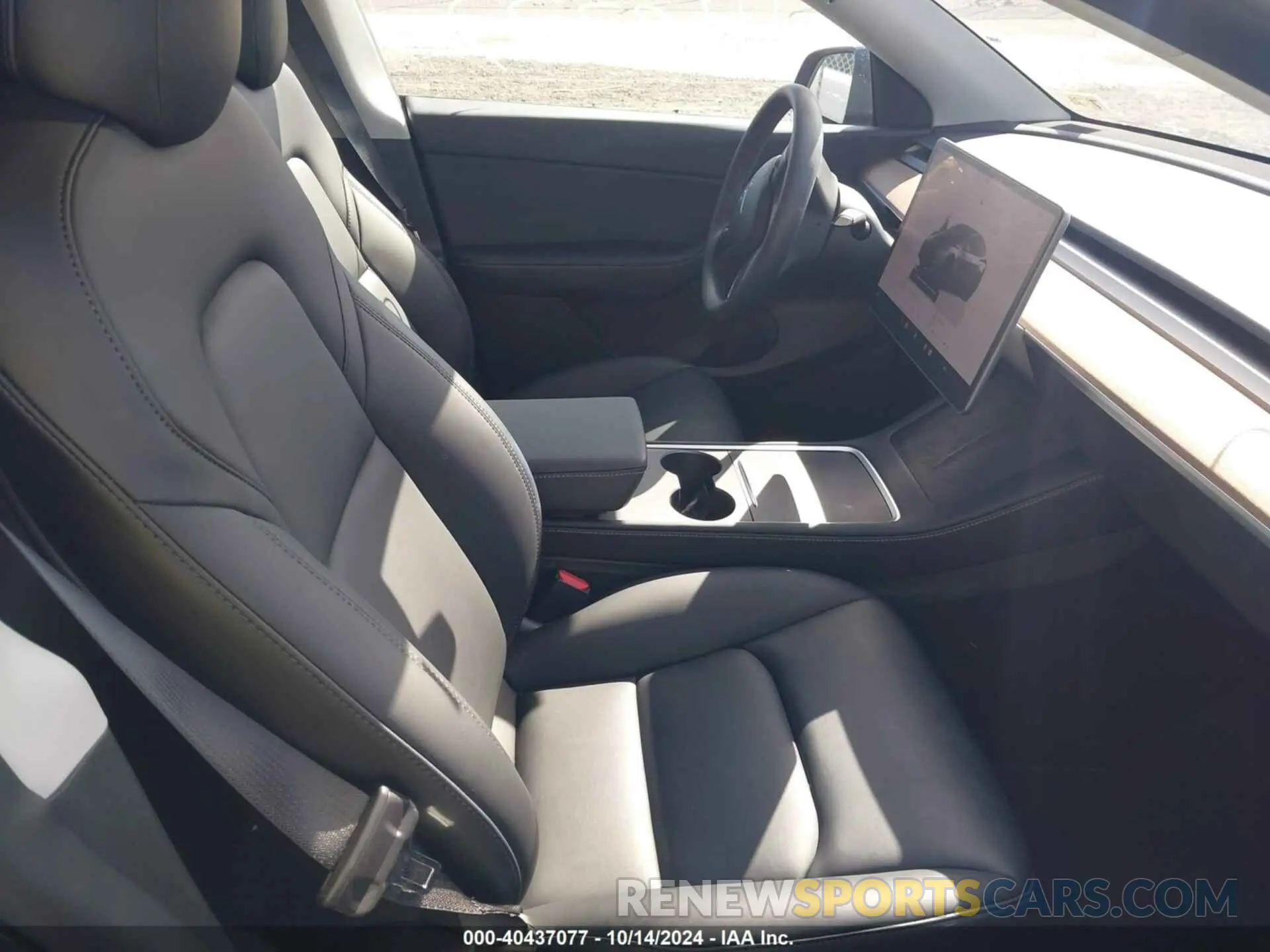 5 fotografías del automóvil dañado 7SAYGDEF8NF467407 TESLA MODEL Y 2022