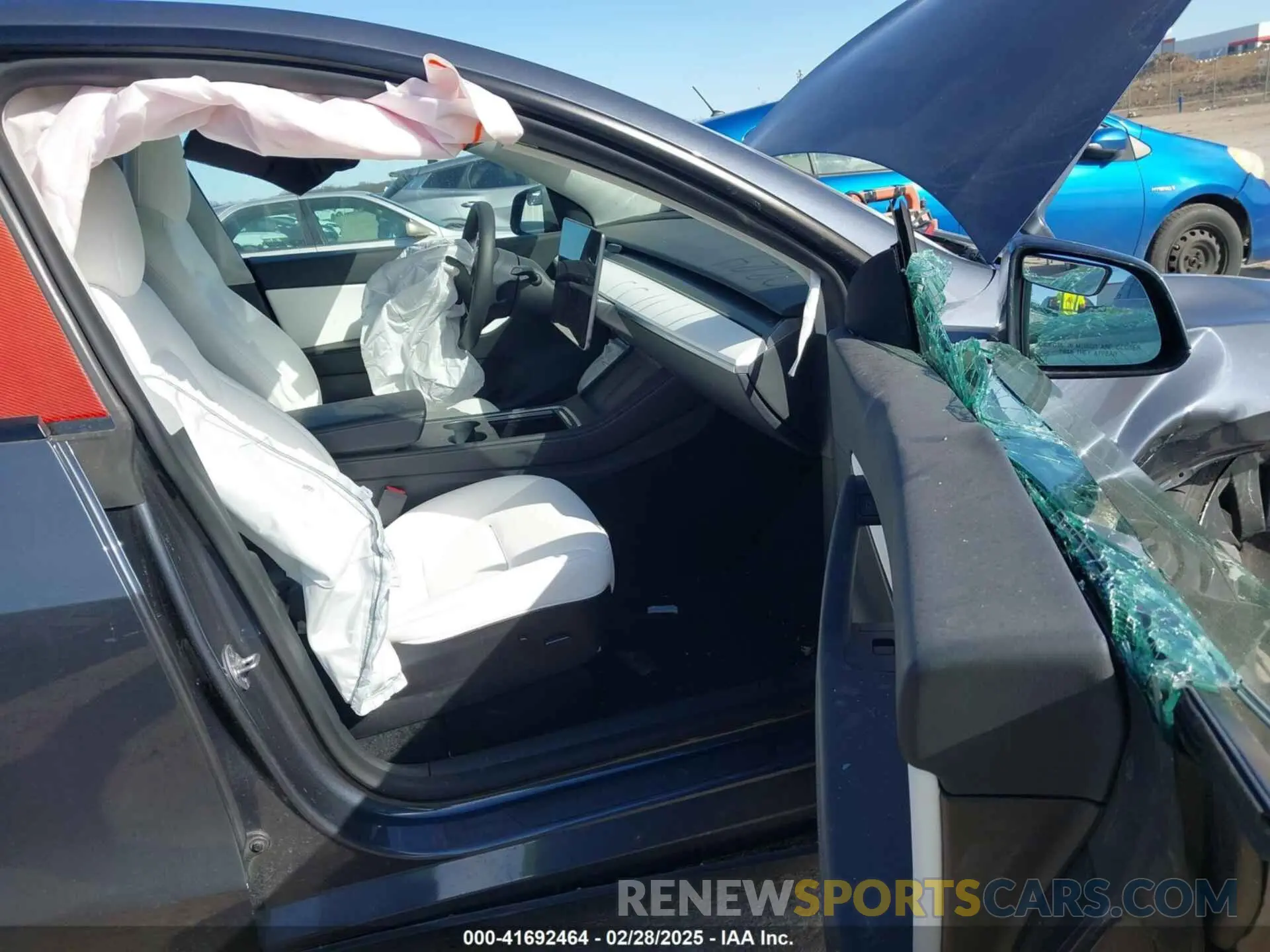 5 fotografías del automóvil dañado 7SAYGDEF8NF494753 TESLA MODEL Y 2022