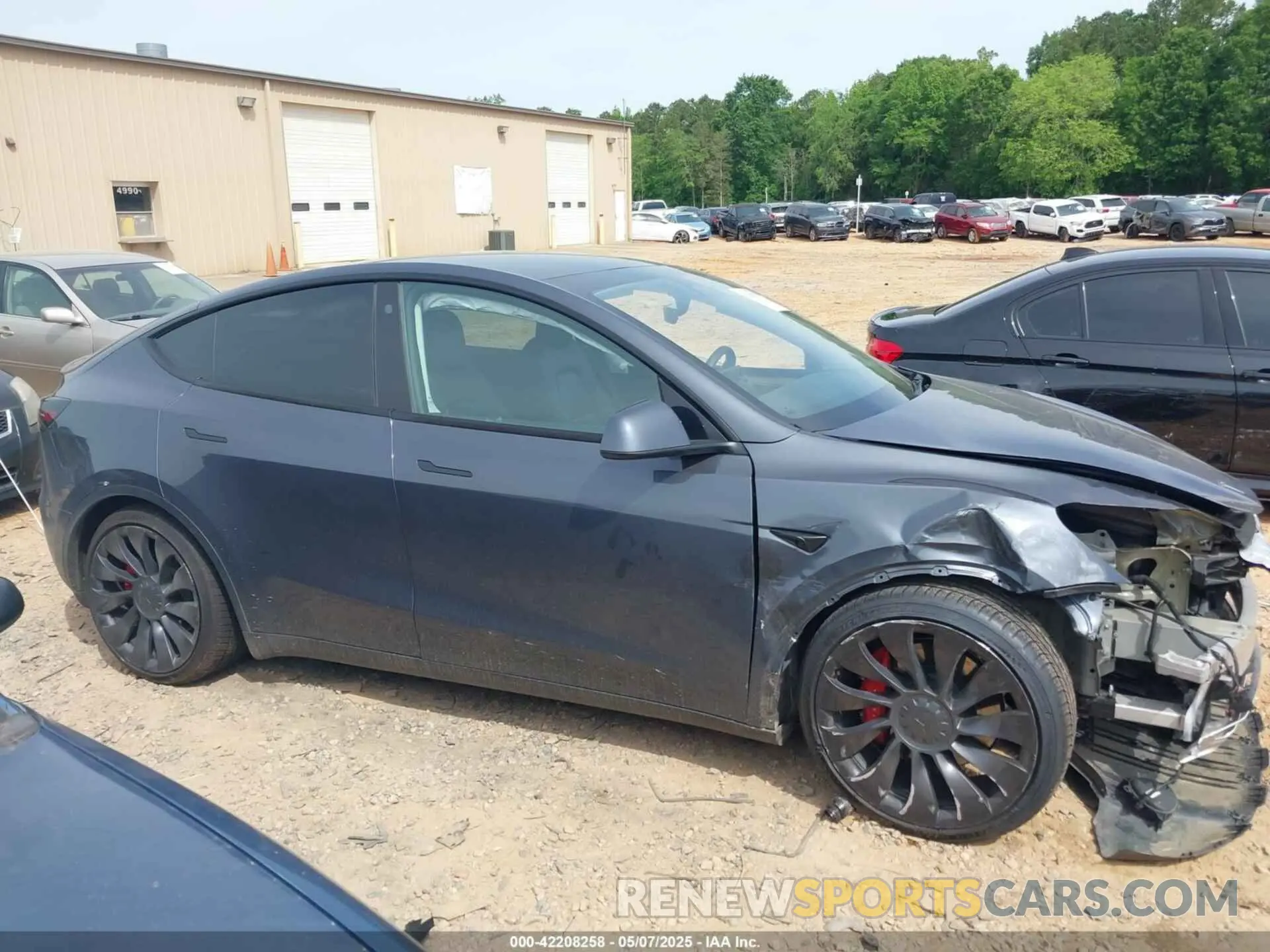13 fotografías del automóvil dañado 7SAYGDEF8NF541196 TESLA MODEL Y 2022