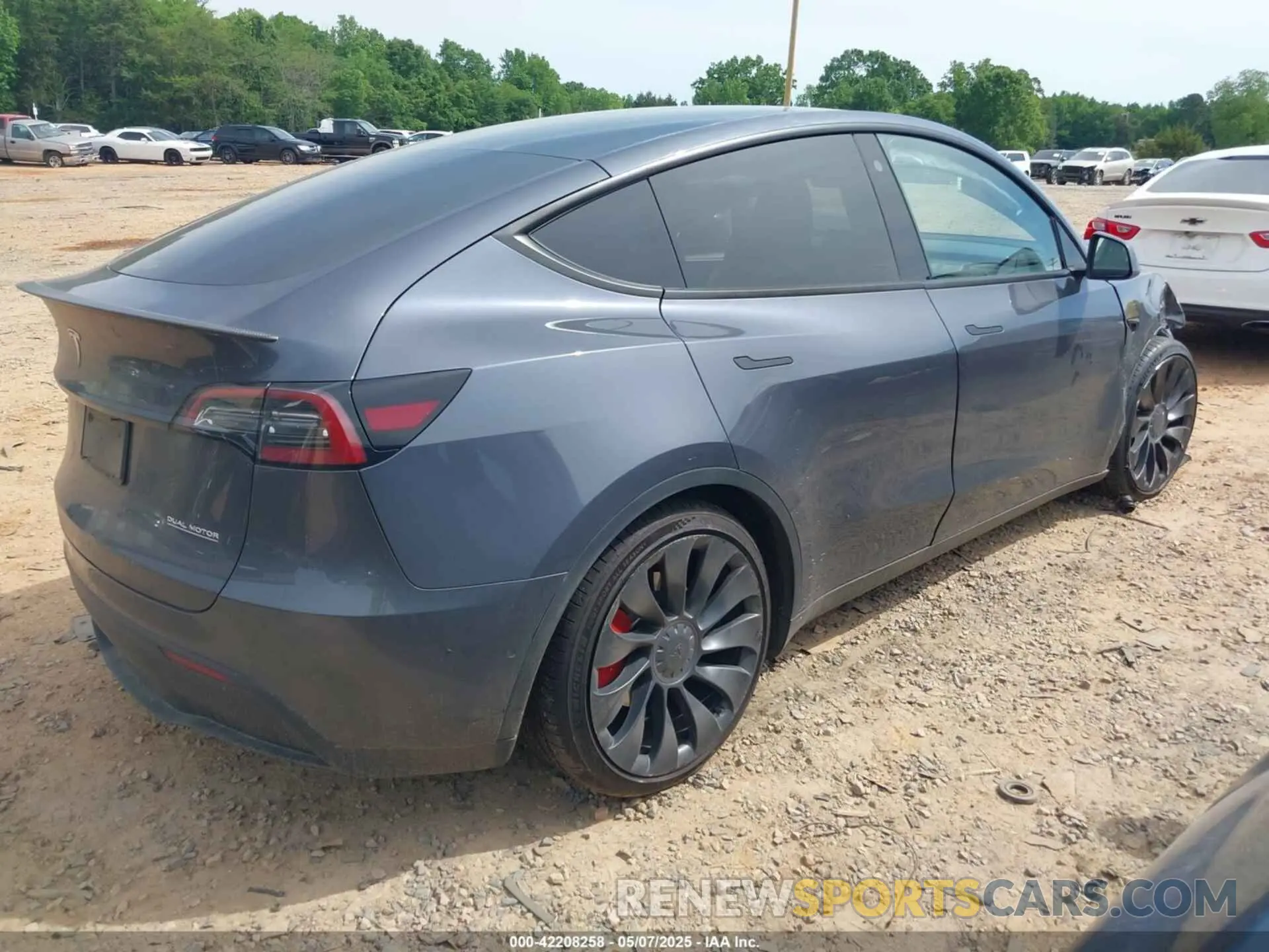 4 fotografías del automóvil dañado 7SAYGDEF8NF541196 TESLA MODEL Y 2022