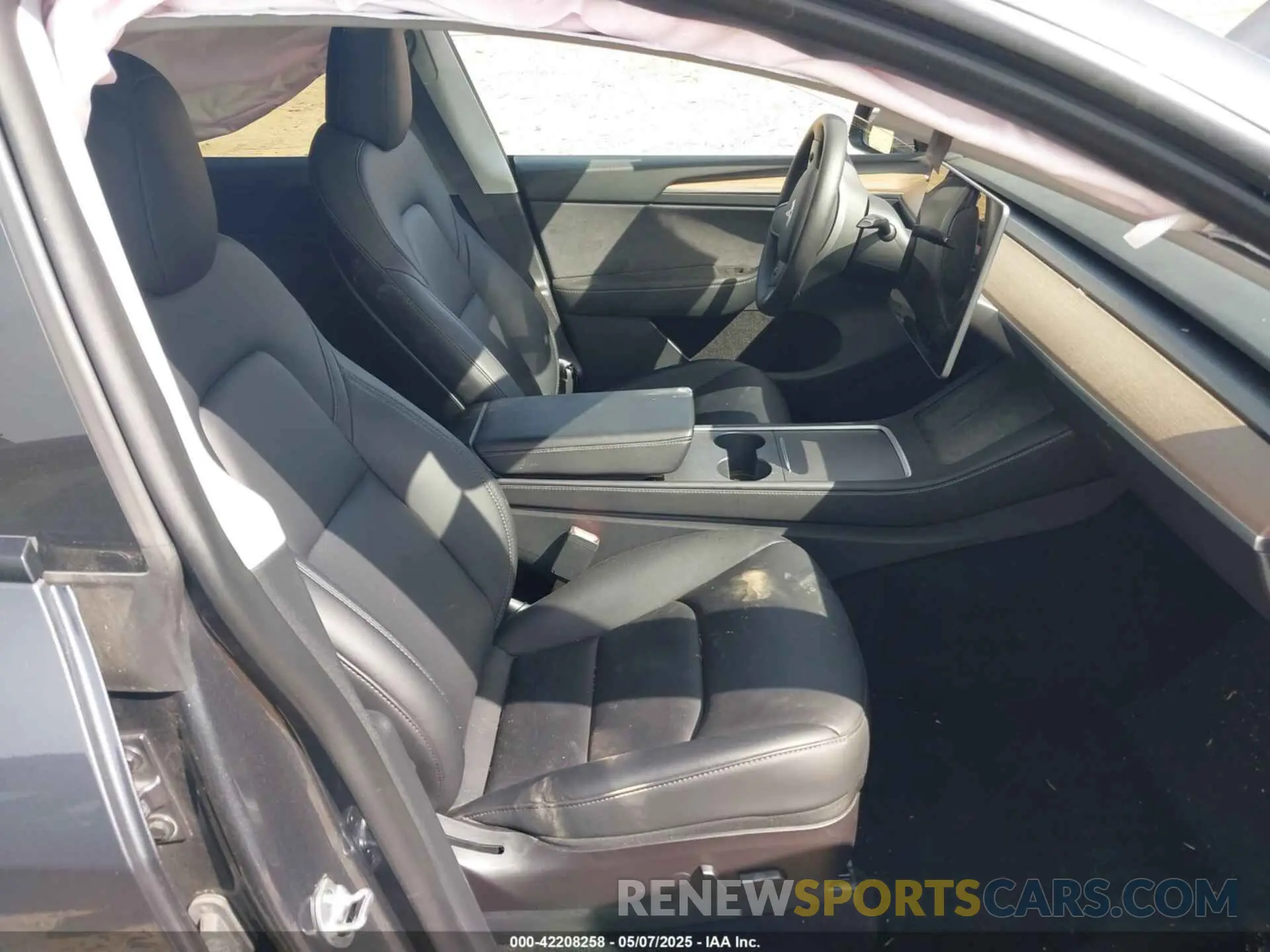 5 fotografías del automóvil dañado 7SAYGDEF8NF541196 TESLA MODEL Y 2022