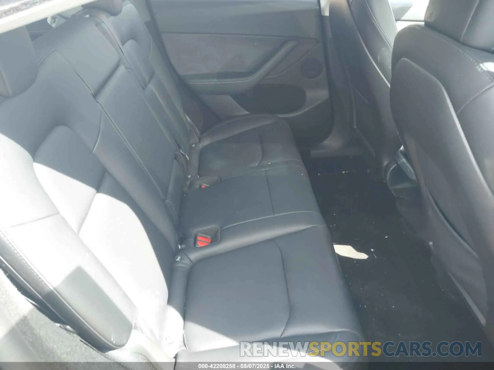 8 fotografías del automóvil dañado 7SAYGDEF8NF541196 TESLA MODEL Y 2022