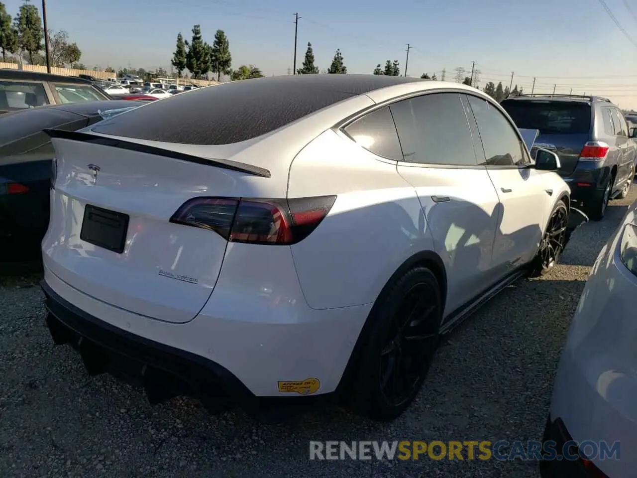 3 fotografías del automóvil dañado 7SAYGDEF9NF389591 TESLA MODEL Y 2022
