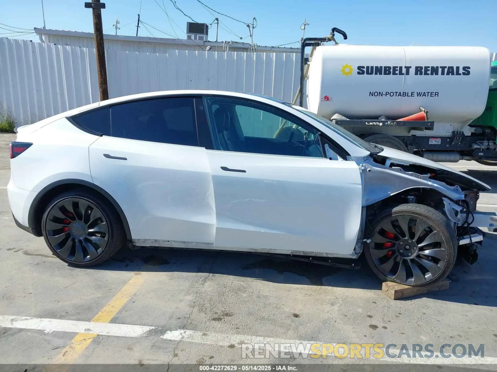 14 fotografías del automóvil dañado 7SAYGDEF9NF391177 TESLA MODEL Y 2022