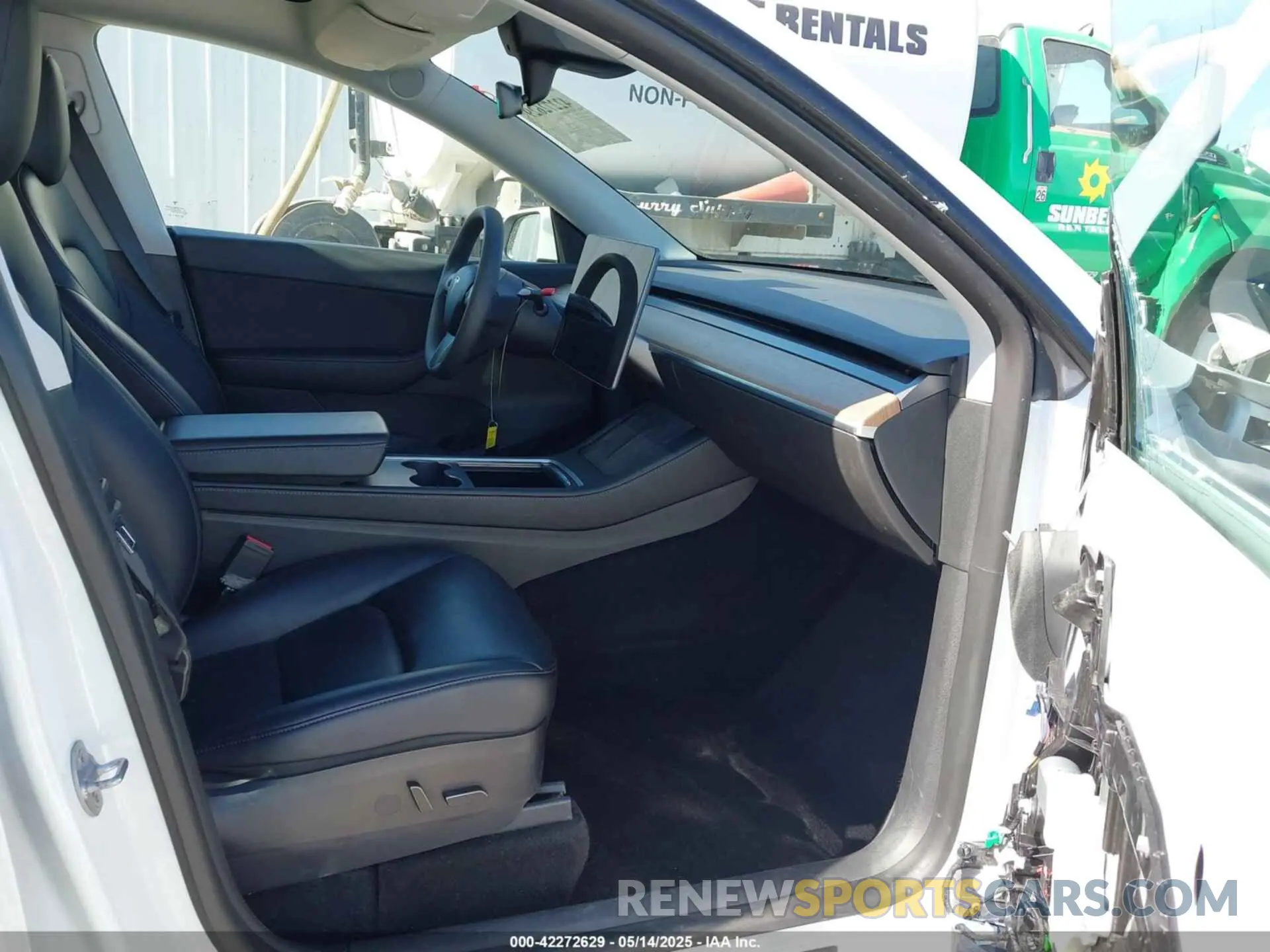 5 fotografías del automóvil dañado 7SAYGDEF9NF391177 TESLA MODEL Y 2022