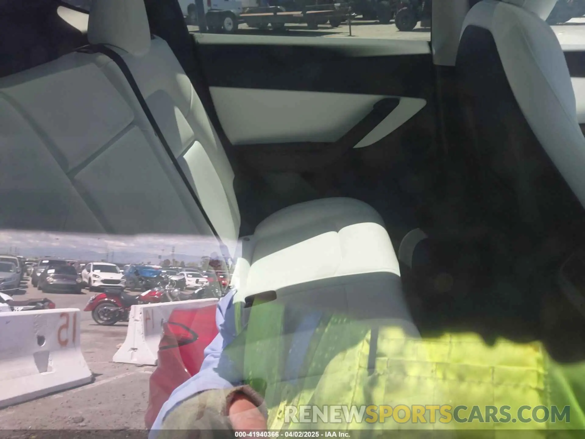 8 fotografías del automóvil dañado 7SAYGDEF9NF407636 TESLA MODEL Y 2022
