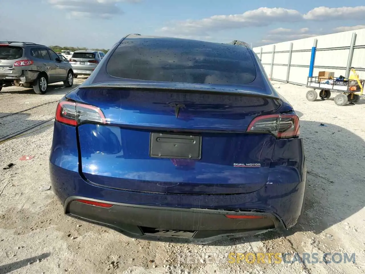 6 fotografías del automóvil dañado 7SAYGDEF9NF530157 TESLA MODEL Y 2022