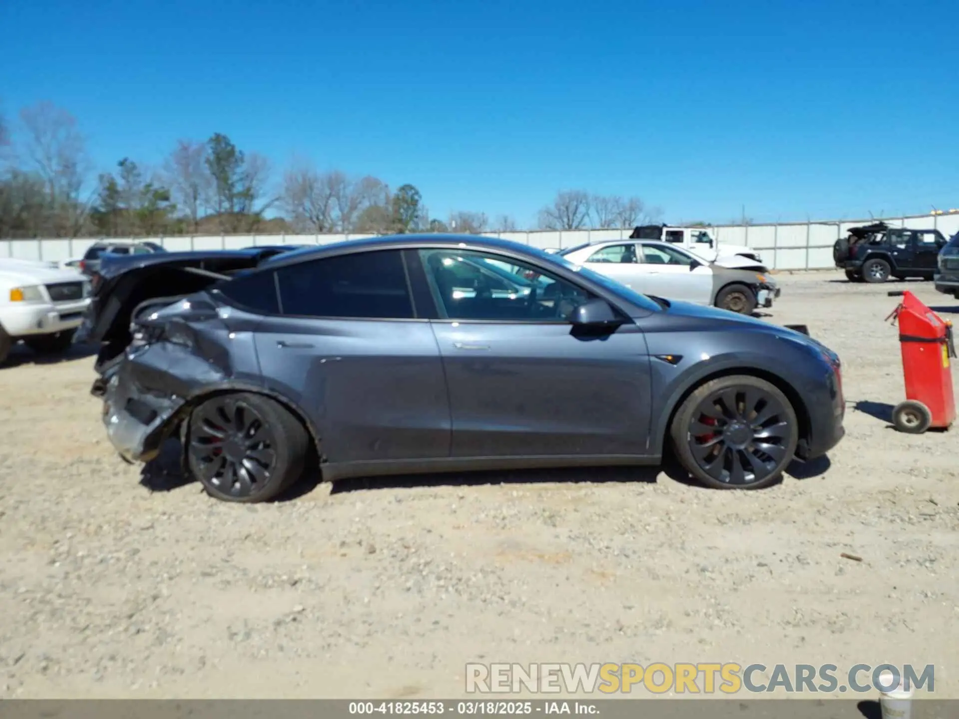 13 fotografías del automóvil dañado 7SAYGDEF9NF544205 TESLA MODEL Y 2022