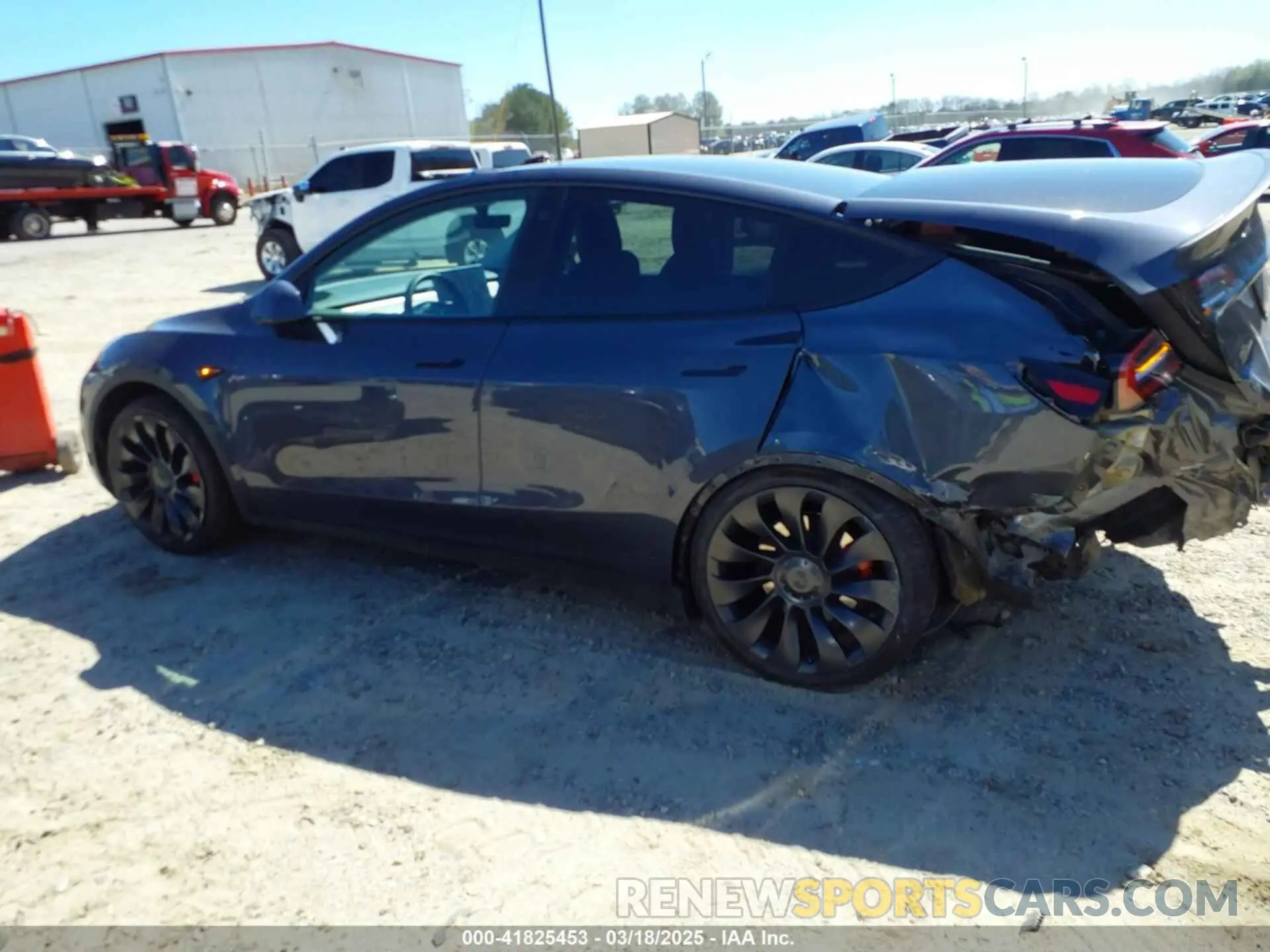 14 fotografías del automóvil dañado 7SAYGDEF9NF544205 TESLA MODEL Y 2022