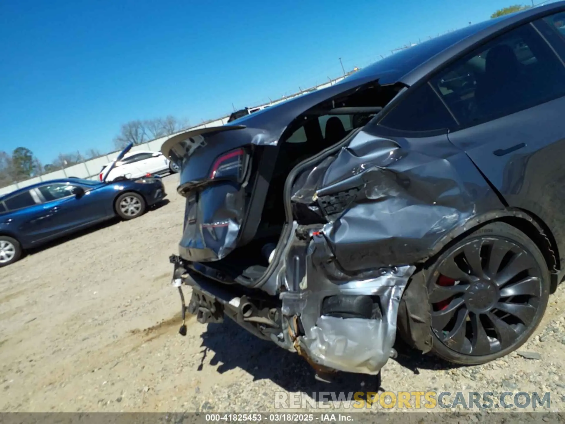 6 fotografías del automóvil dañado 7SAYGDEF9NF544205 TESLA MODEL Y 2022