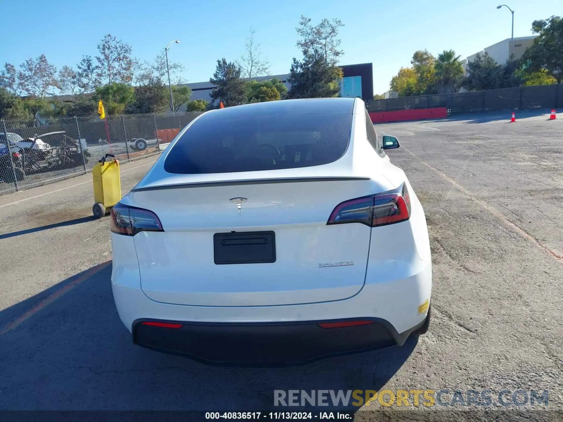 16 fotografías del automóvil dañado 7SAYGDEF9NF563983 TESLA MODEL Y 2022