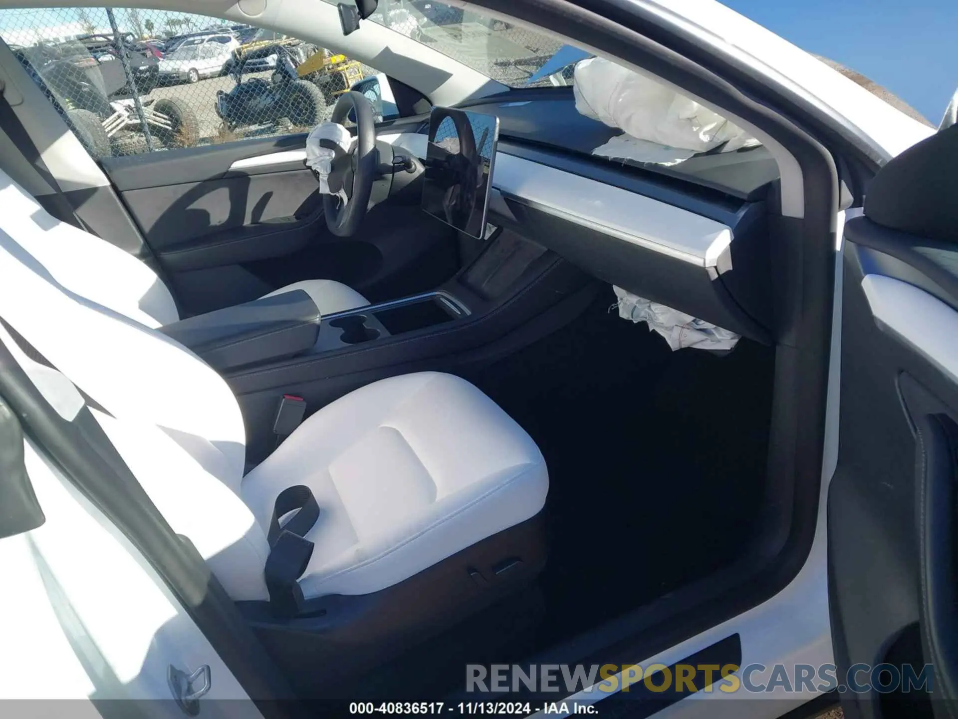 5 fotografías del automóvil dañado 7SAYGDEF9NF563983 TESLA MODEL Y 2022