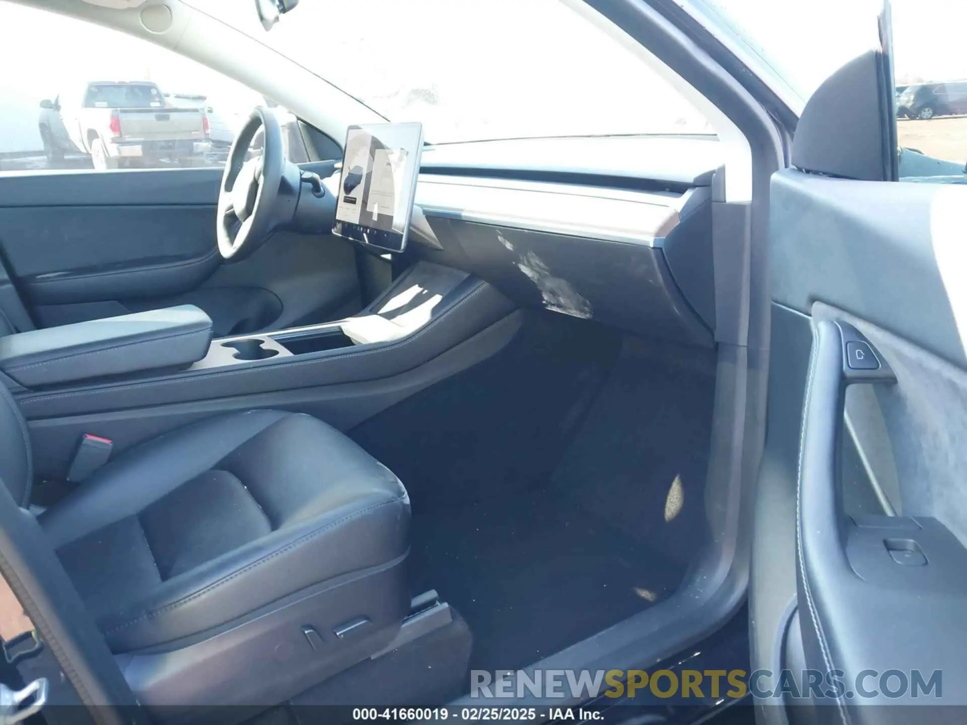 5 fotografías del automóvil dañado 7SAYGDEFXNF313636 TESLA MODEL Y 2022