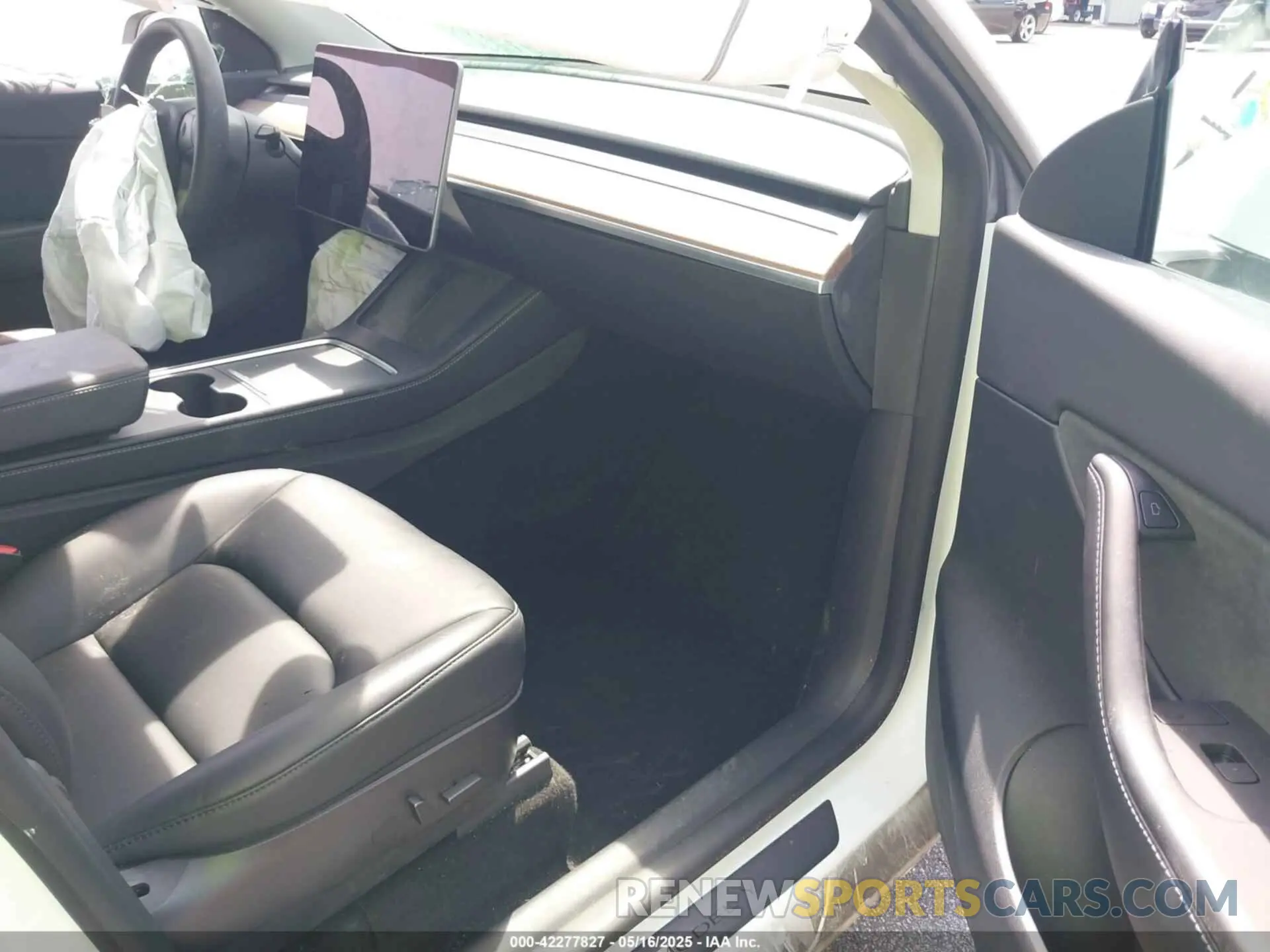 5 fotografías del automóvil dañado 7SAYGDEFXNF327701 TESLA MODEL Y 2022